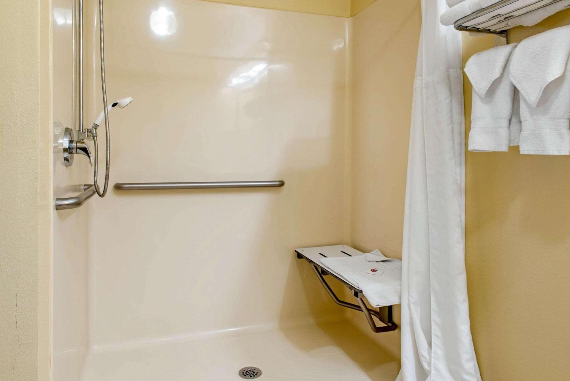 Quality Inn Jacksonville near I-72 photo 14