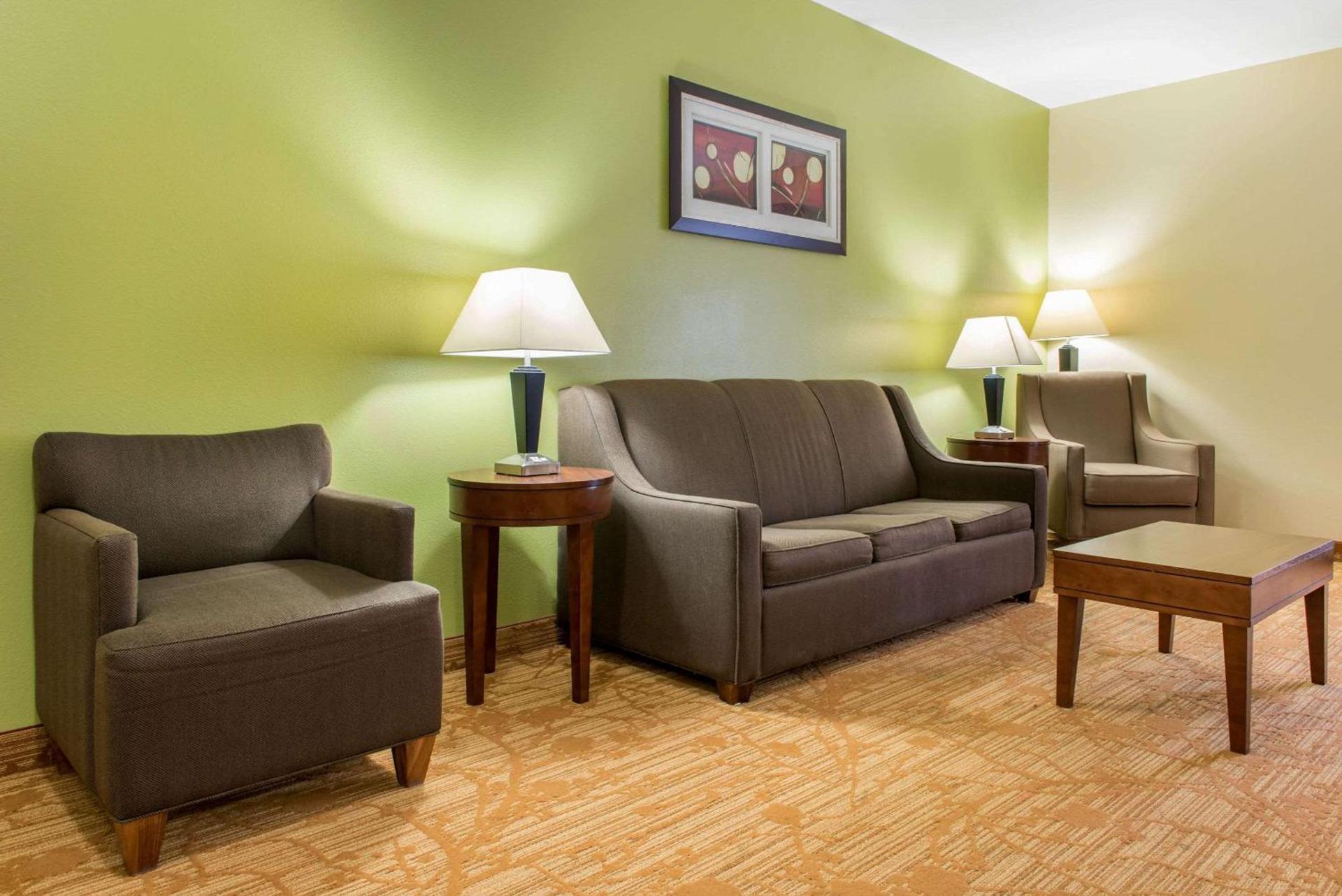 Quality Inn Jacksonville near I-72 photo 33