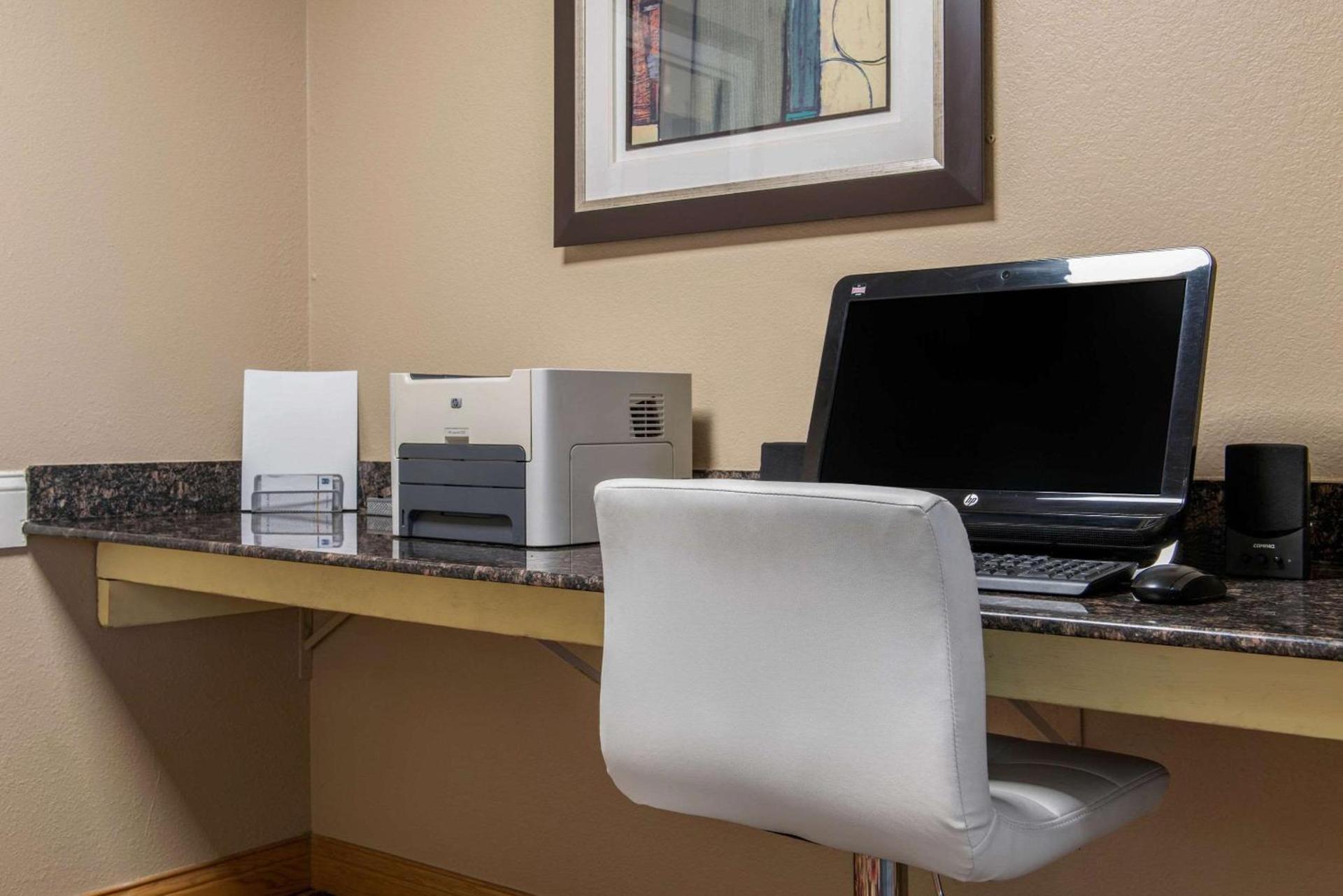 Quality Inn Jacksonville near I-72 photo 35