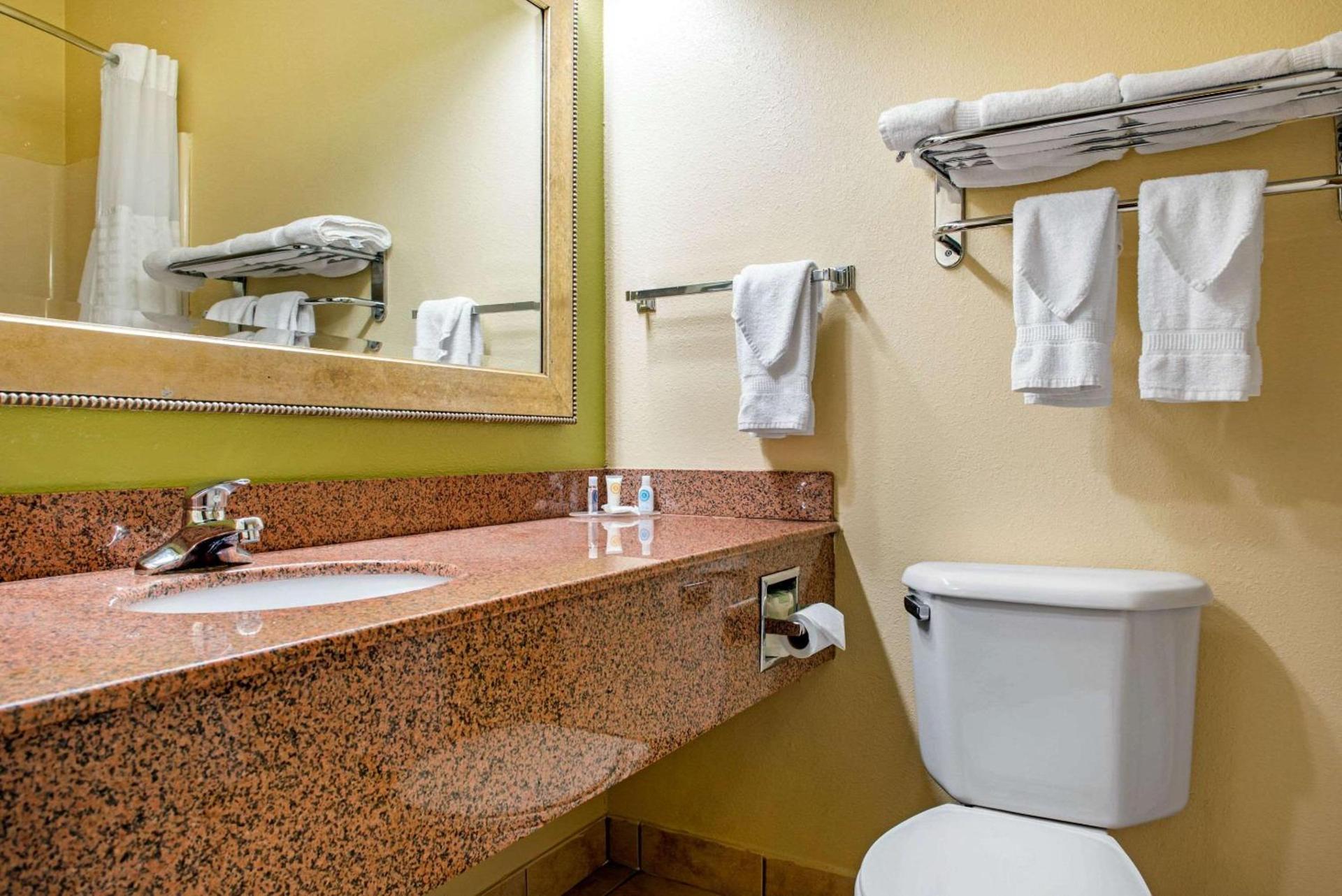 Quality Inn Jacksonville near I-72 photo 7