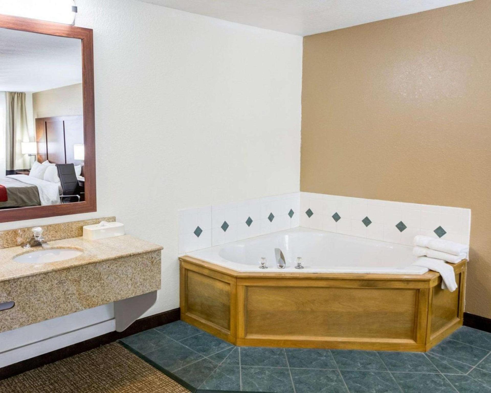 Comfort Inn Kearney - Liberty photo 16