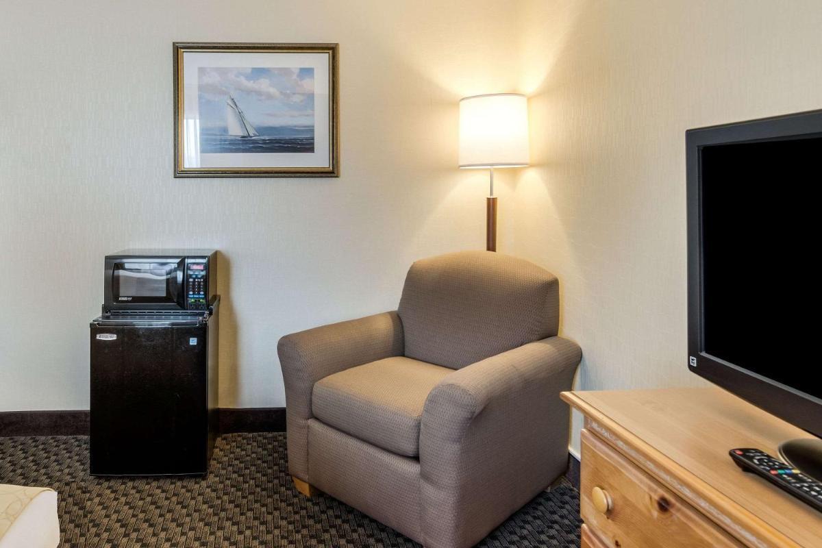Clarion Hotel Seekonk - Providence photo 25