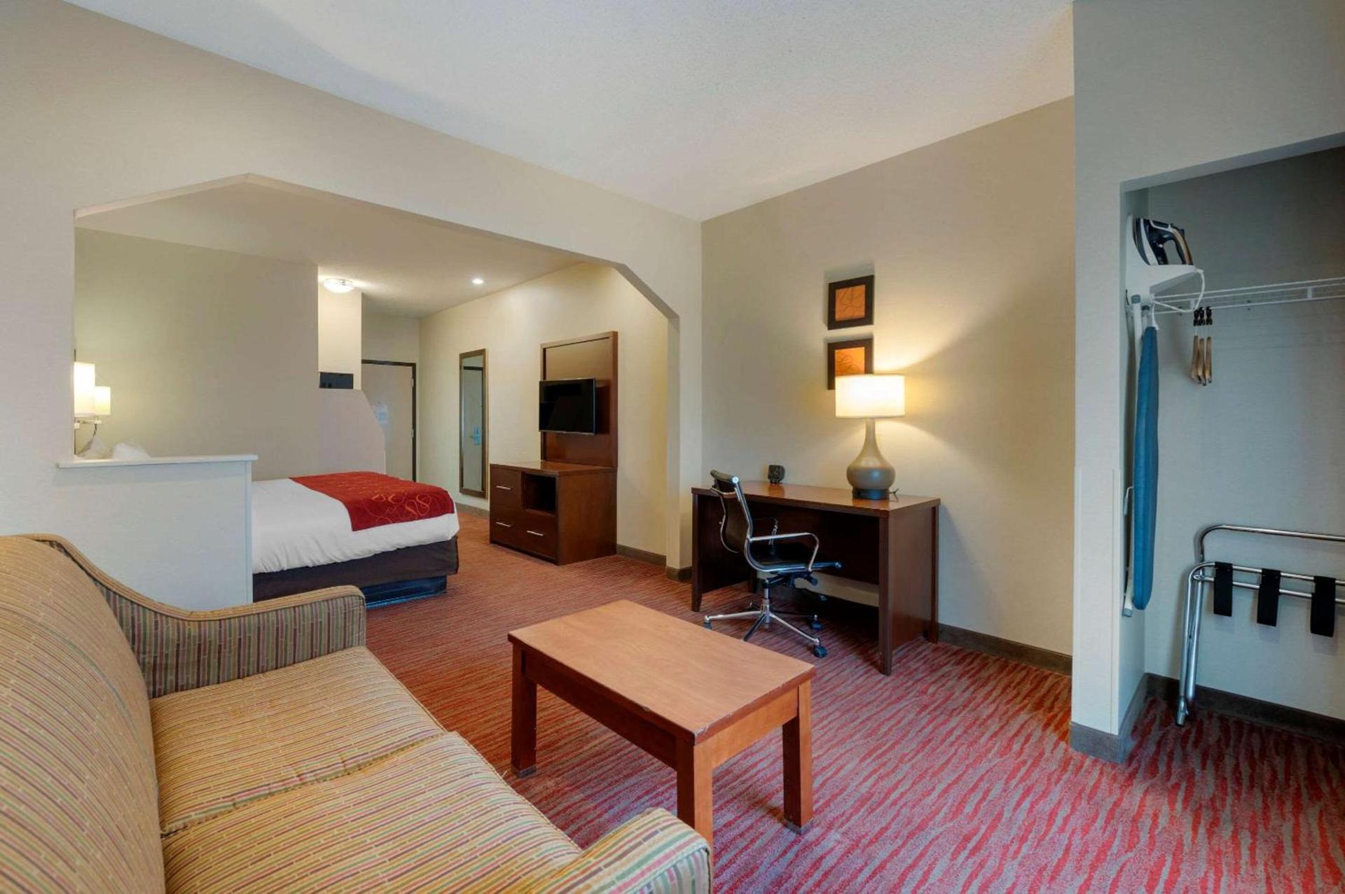Comfort Suites Columbus Expo Center photo 14