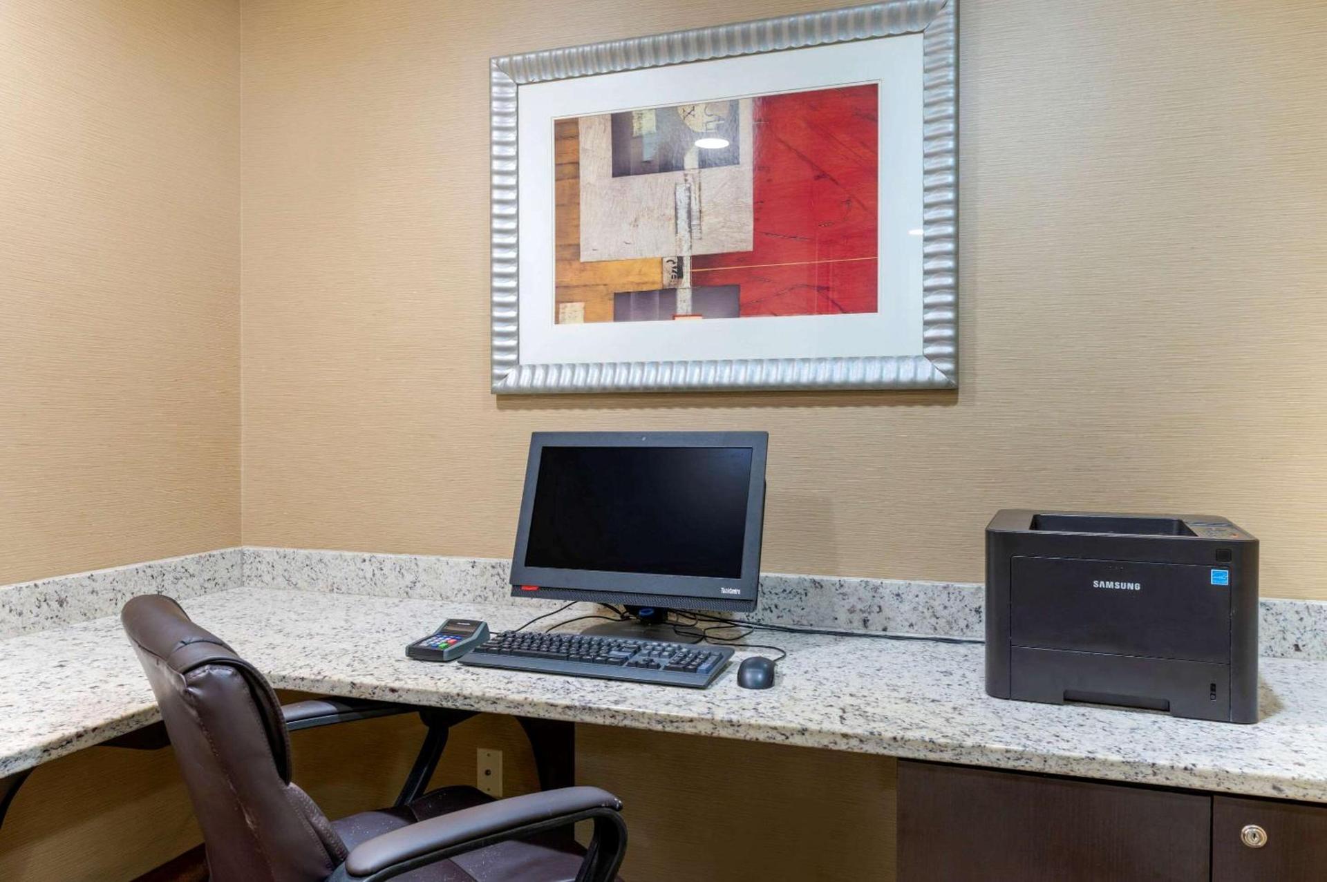 Comfort Suites Columbus Expo Center photo 32