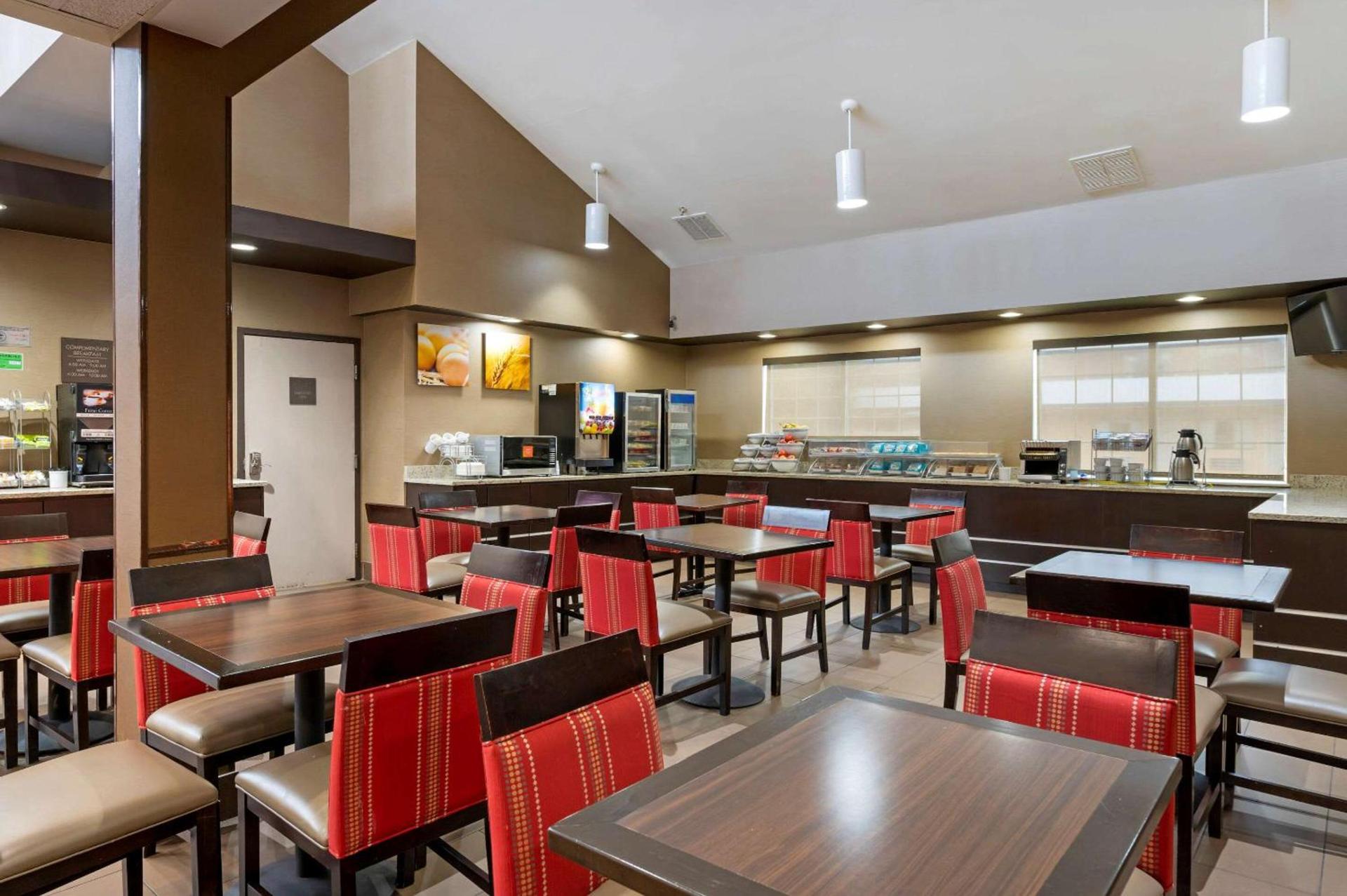 Comfort Suites Columbus Expo Center photo 33