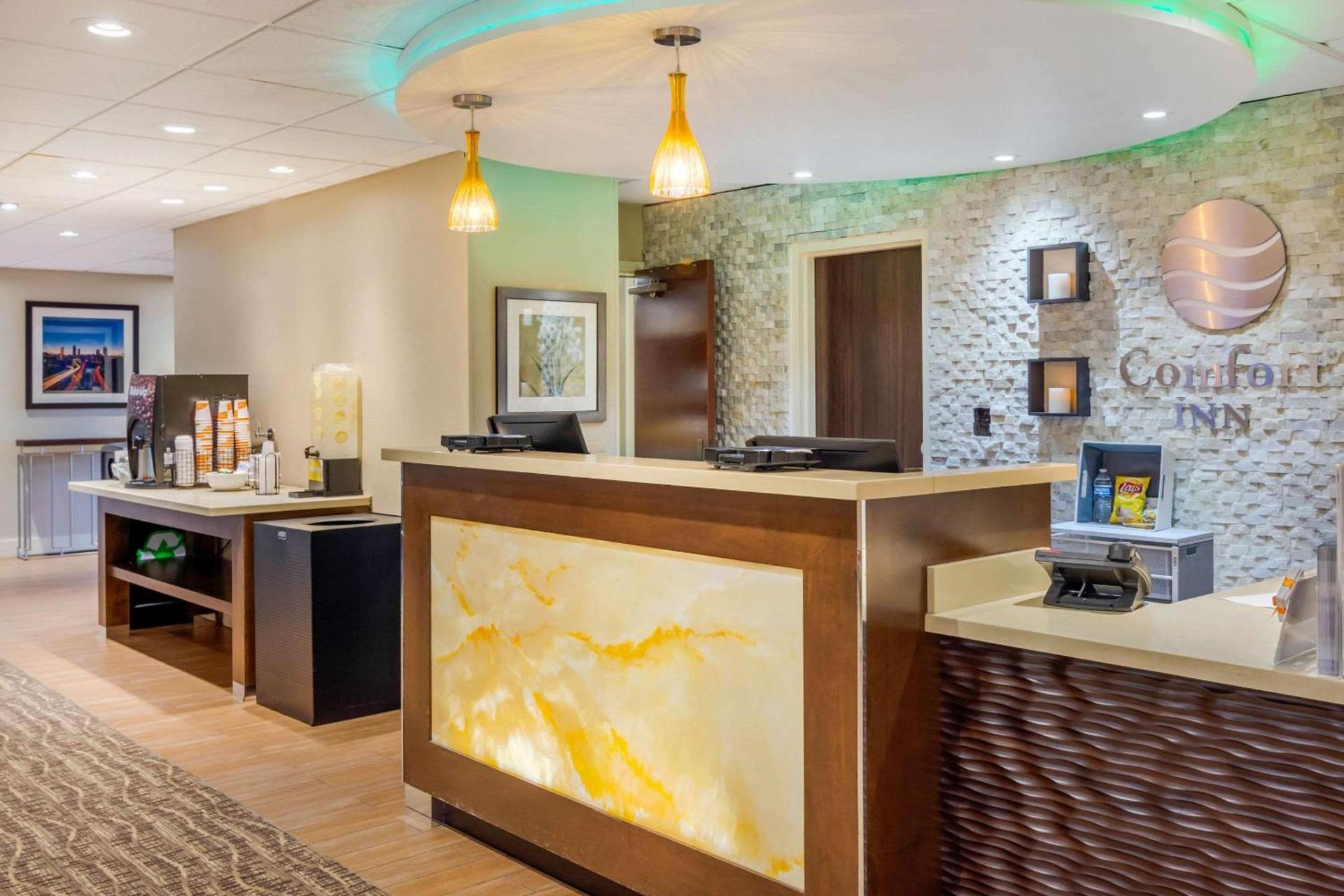 Spark by Hilton Atlanta Airport South College Park photo 2