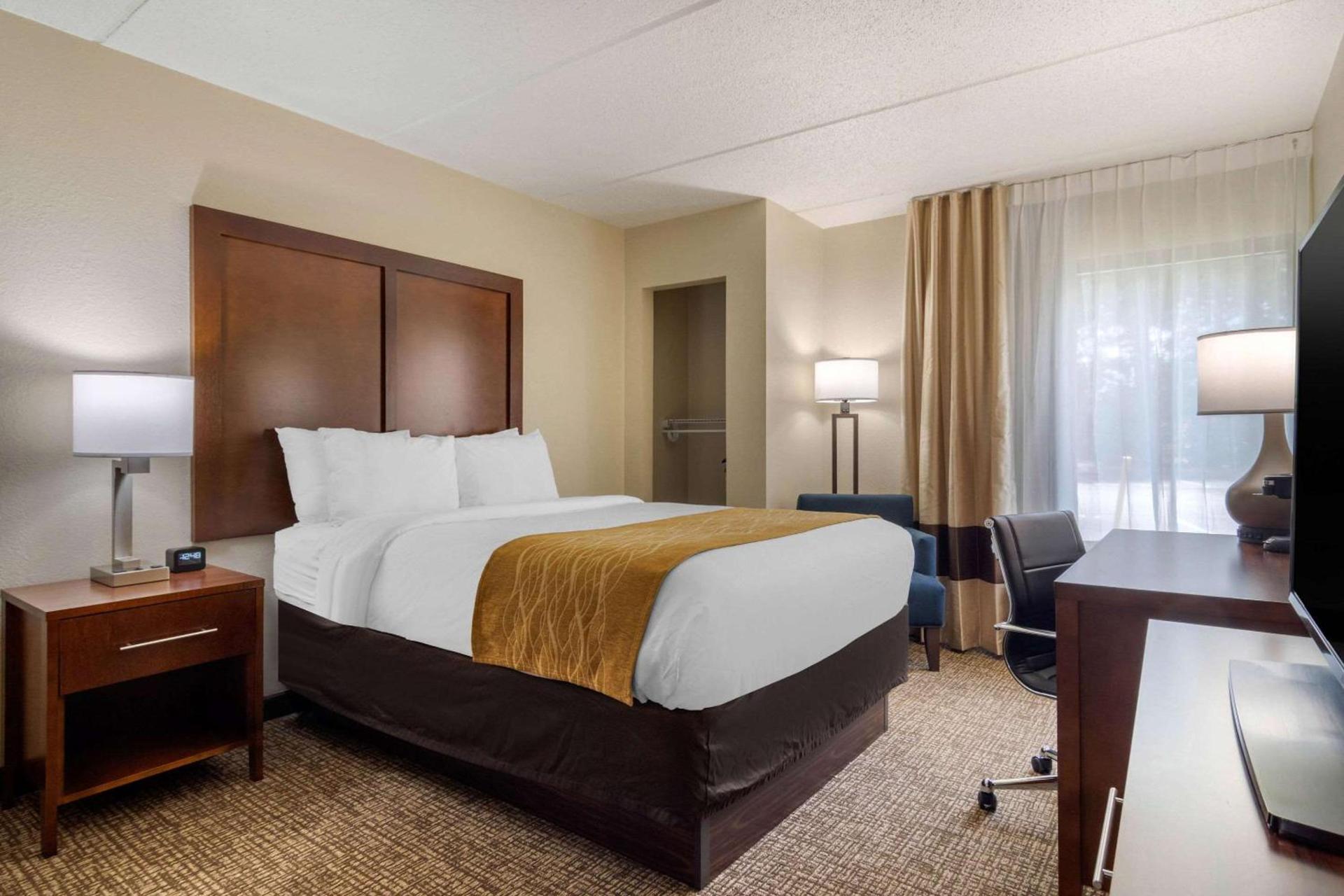 Spark by Hilton Atlanta Airport South College Park photo 5