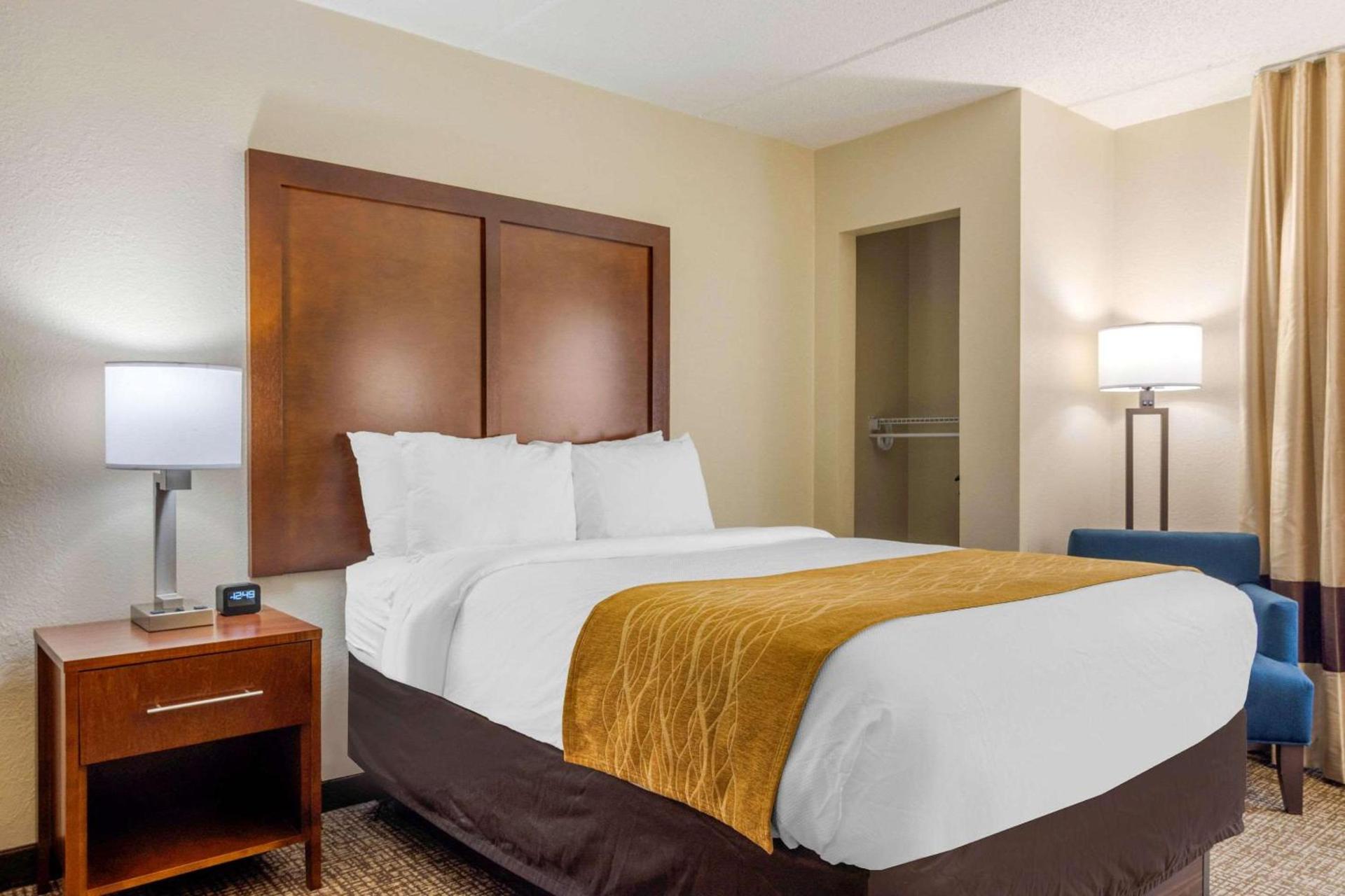 Spark by Hilton Atlanta Airport South College Park photo 6