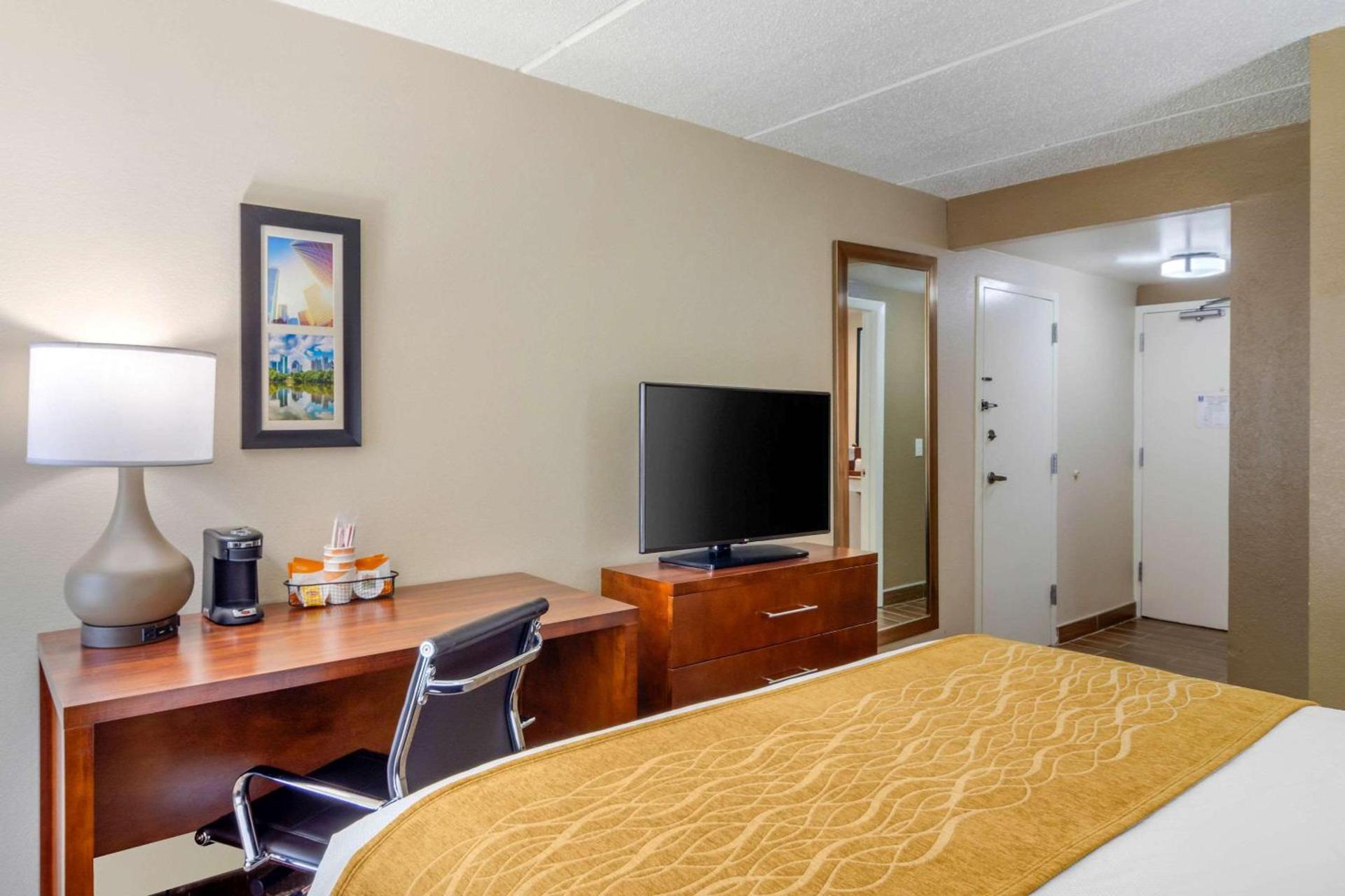 Spark by Hilton Atlanta Airport South College Park photo 7