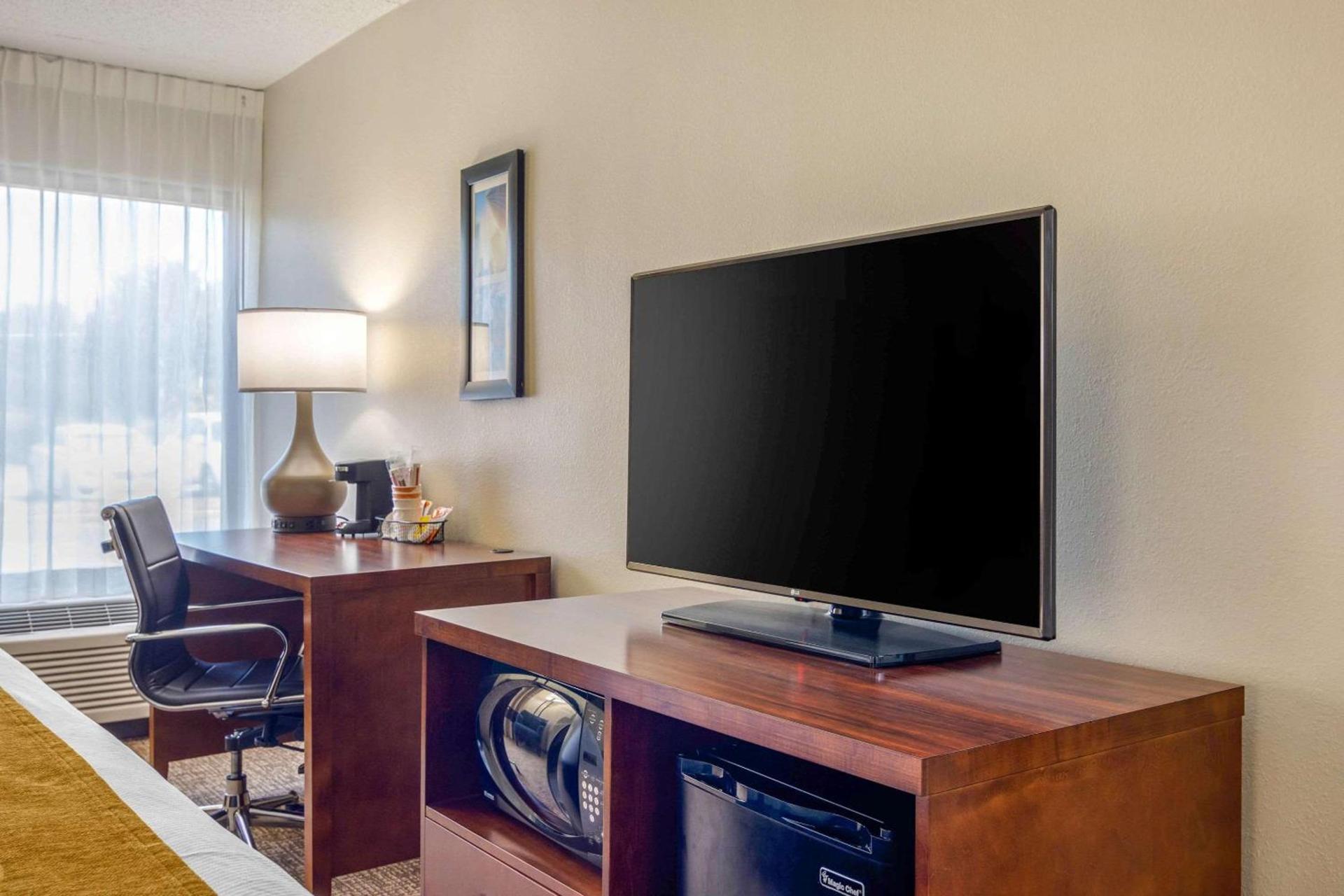 Spark by Hilton Atlanta Airport South College Park photo 9