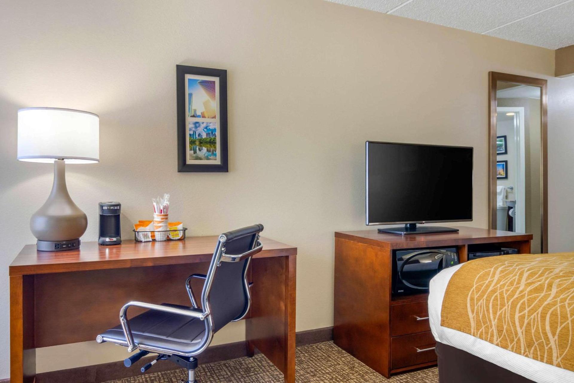 Spark by Hilton Atlanta Airport South College Park photo 11