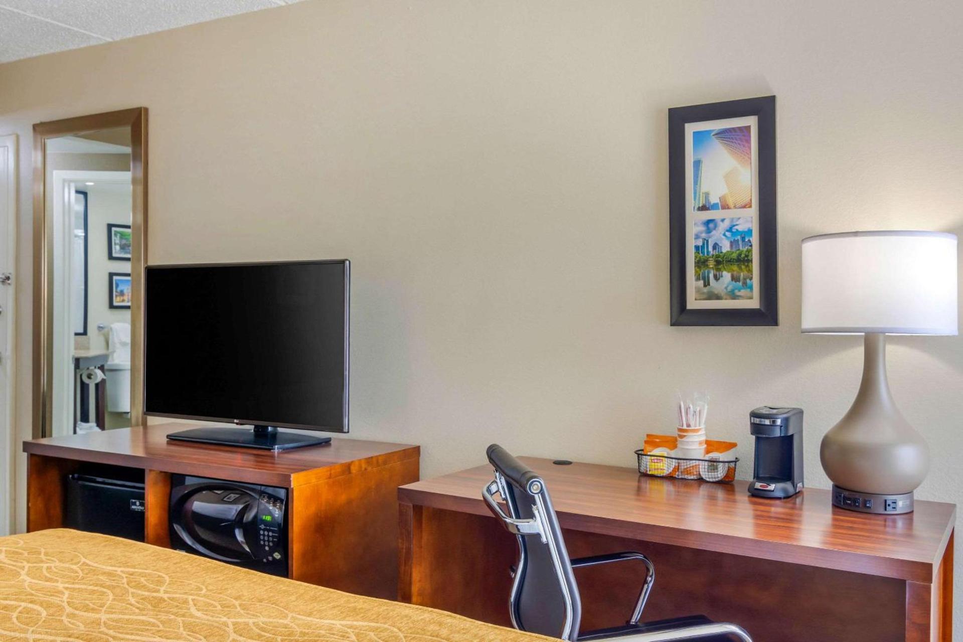 Spark by Hilton Atlanta Airport South College Park photo 15