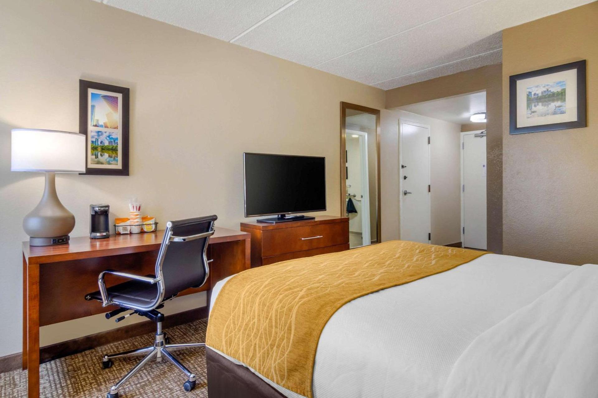 Spark by Hilton Atlanta Airport South College Park photo 22