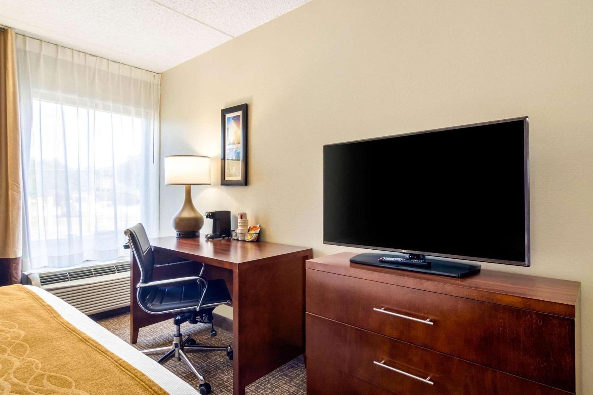 Spark by Hilton Atlanta Airport South College Park photo 23