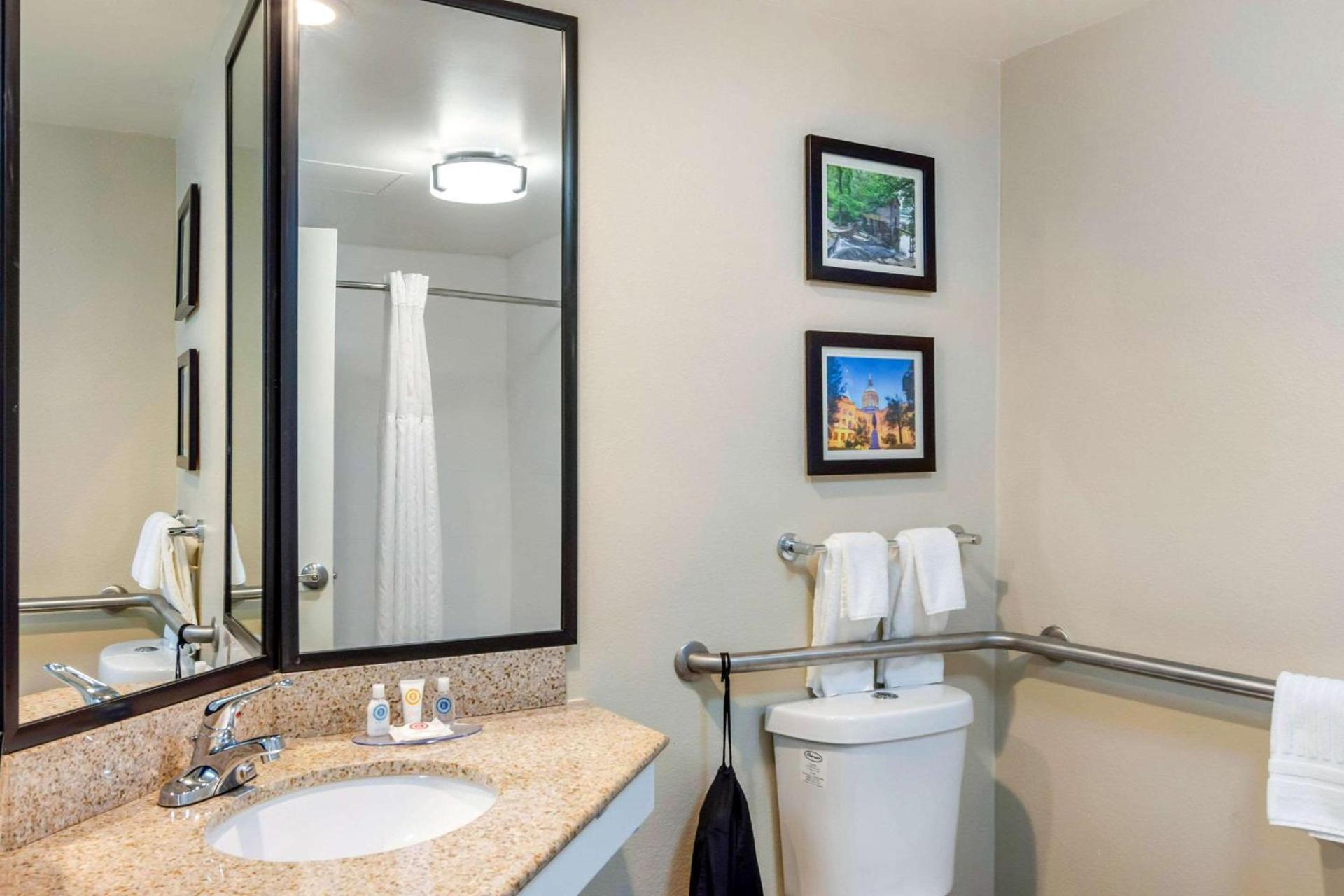 Spark by Hilton Atlanta Airport South College Park photo 24