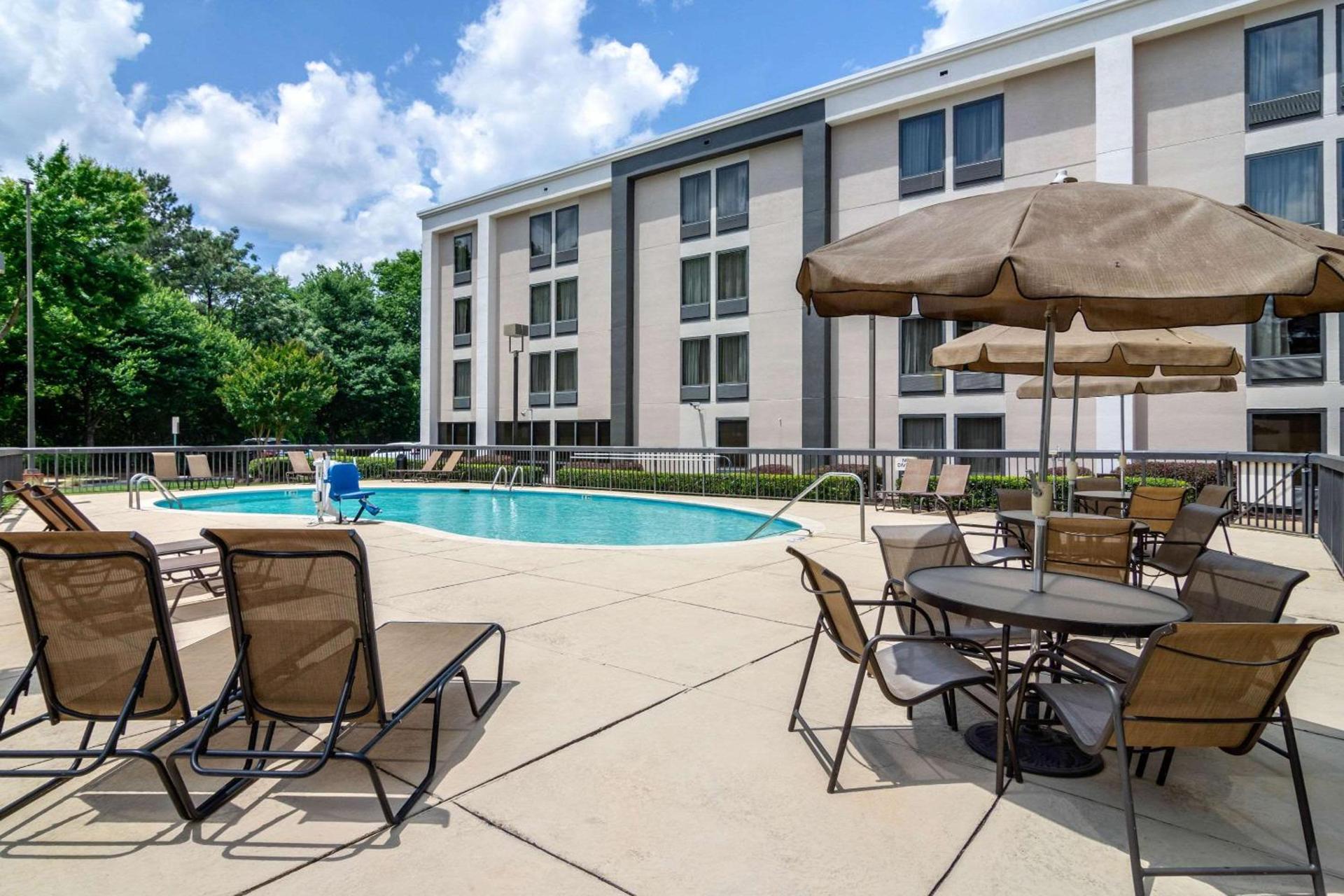 Spark by Hilton Atlanta Airport South College Park photo 30
