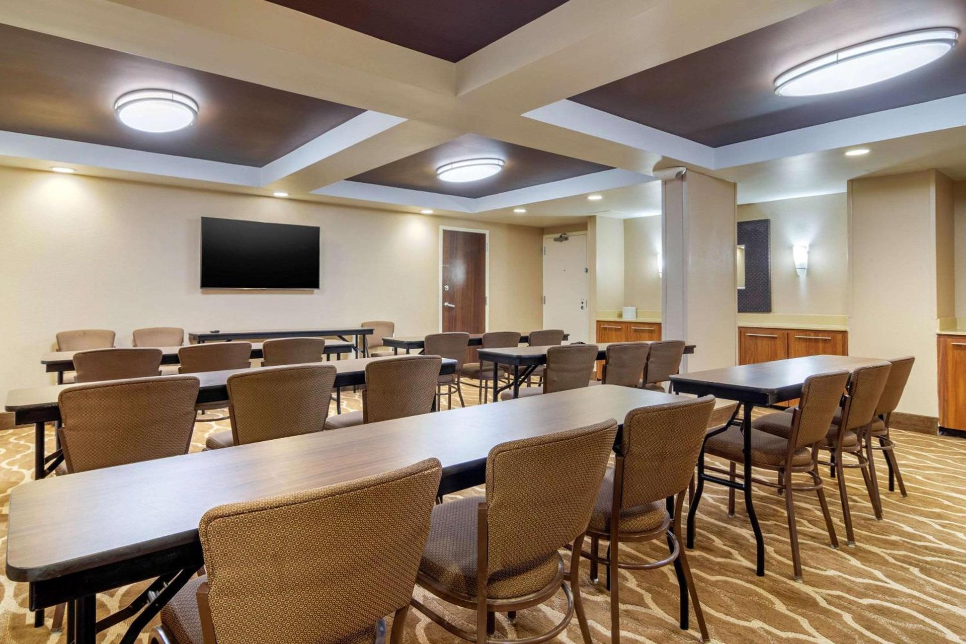 Spark by Hilton Atlanta Airport South College Park photo 34