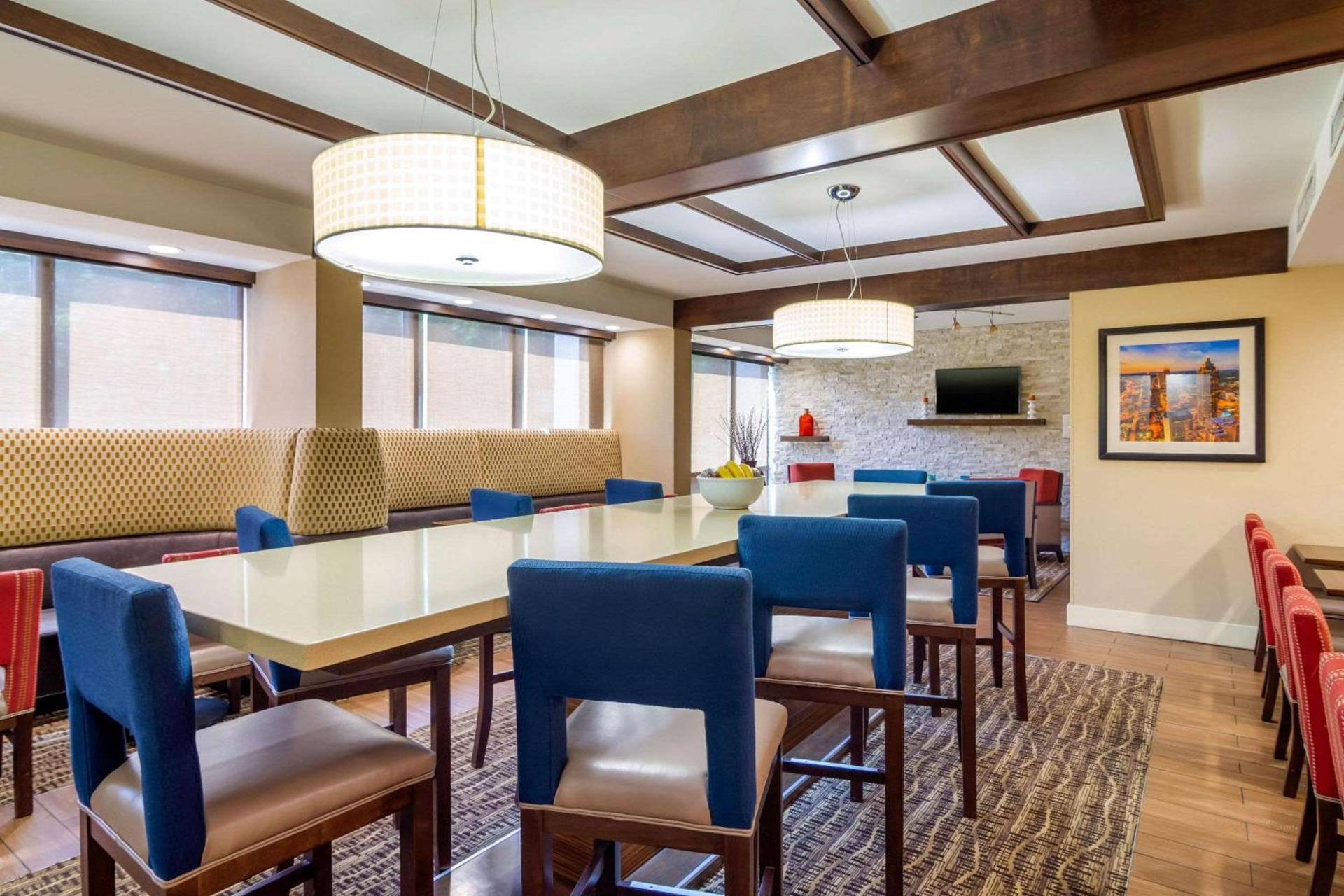 Spark by Hilton Atlanta Airport South College Park photo 35