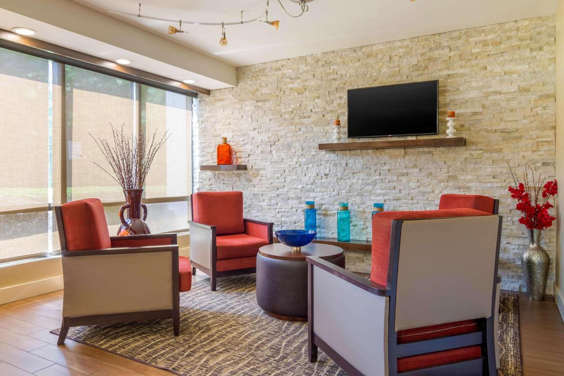 Spark by Hilton Atlanta Airport South College Park photo 37