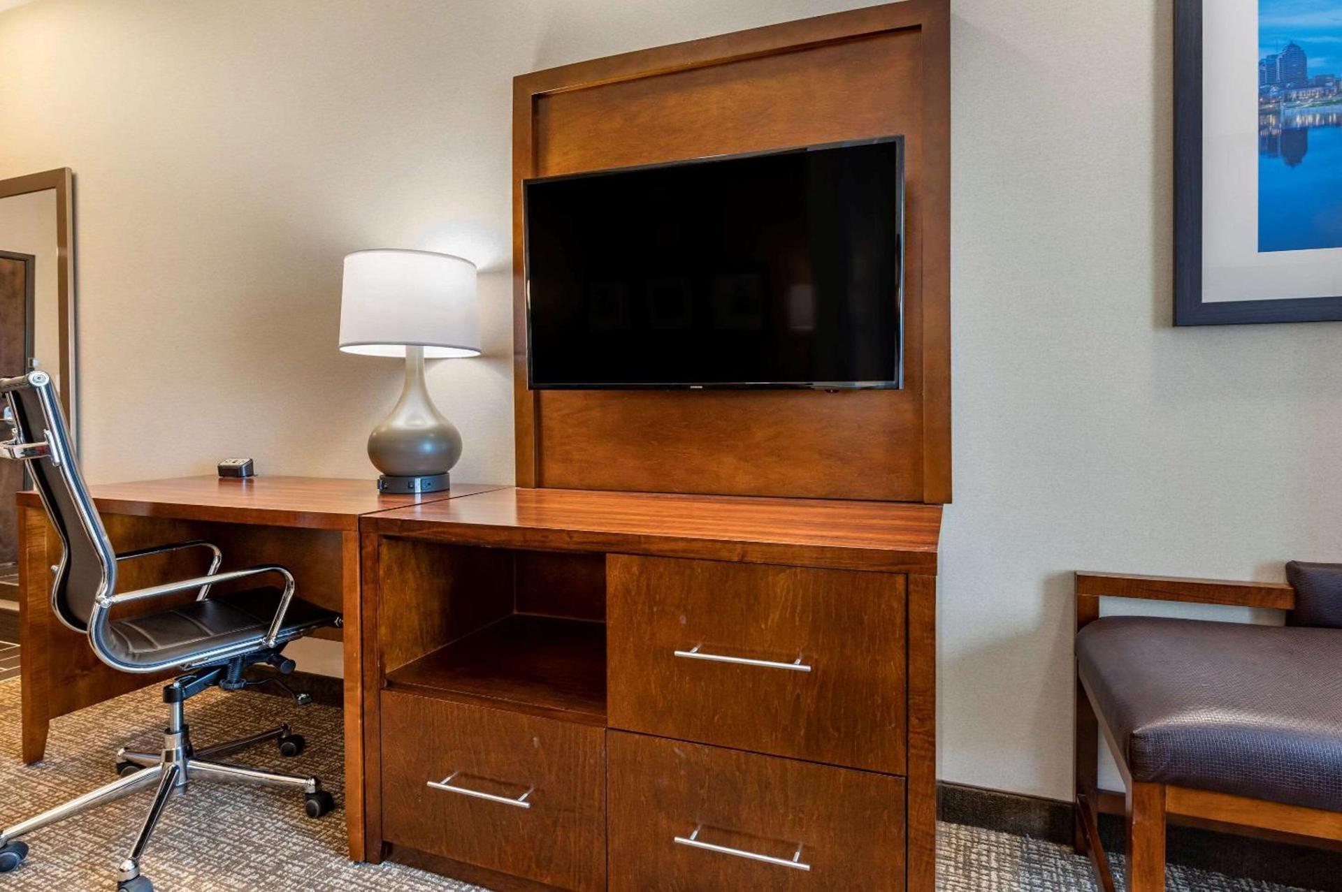 Comfort Suites Columbus Airport photo 18