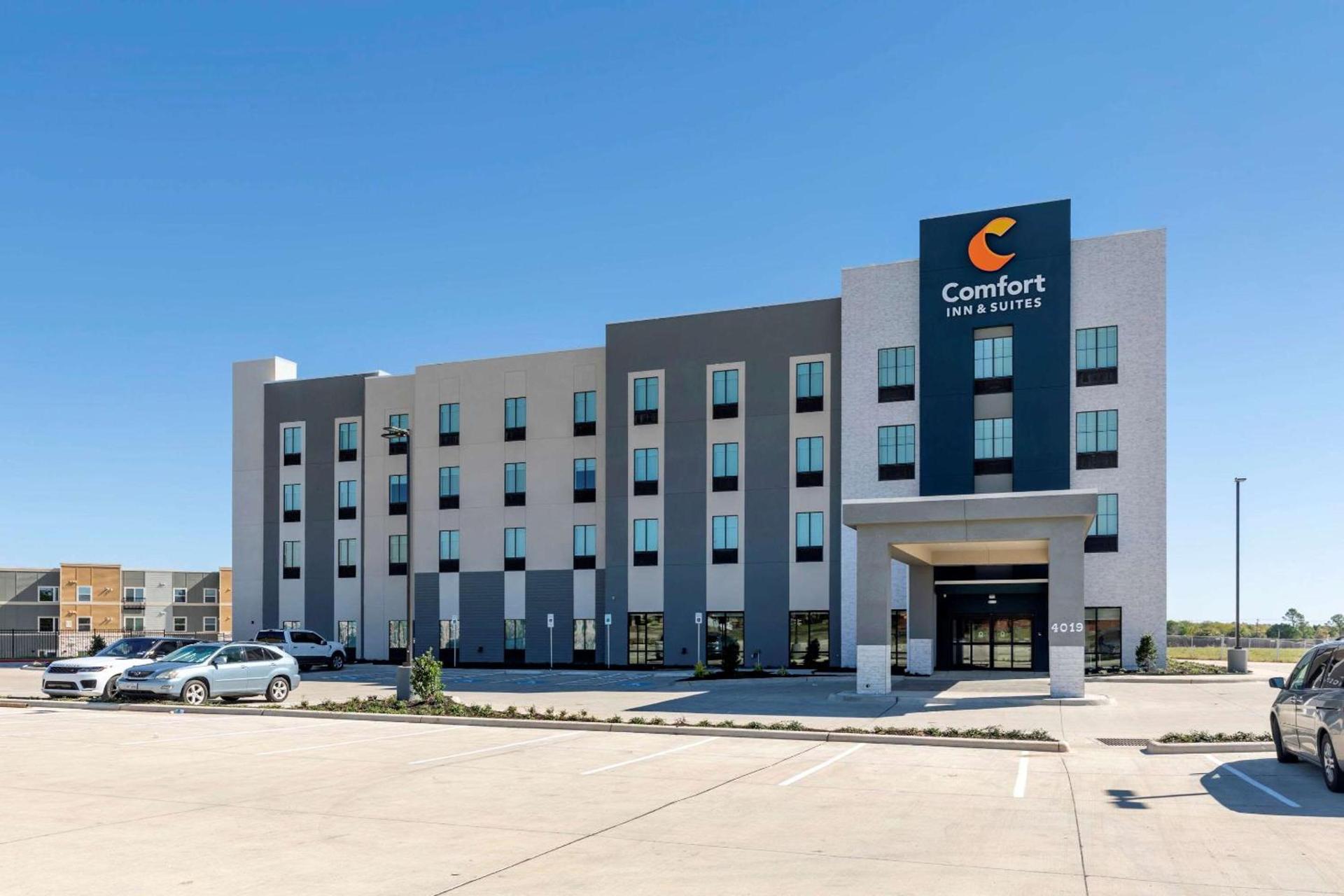 Comfort Inn & Suites Balch Springs - SE Dallas photo 1