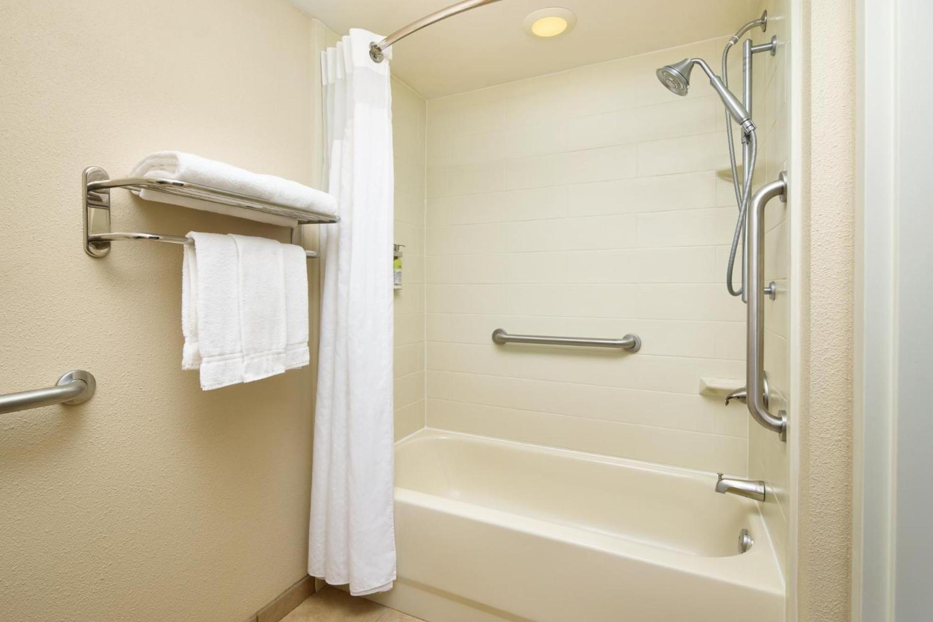 Holiday Inn Express & Suites Alpharetta by IHG photo 7