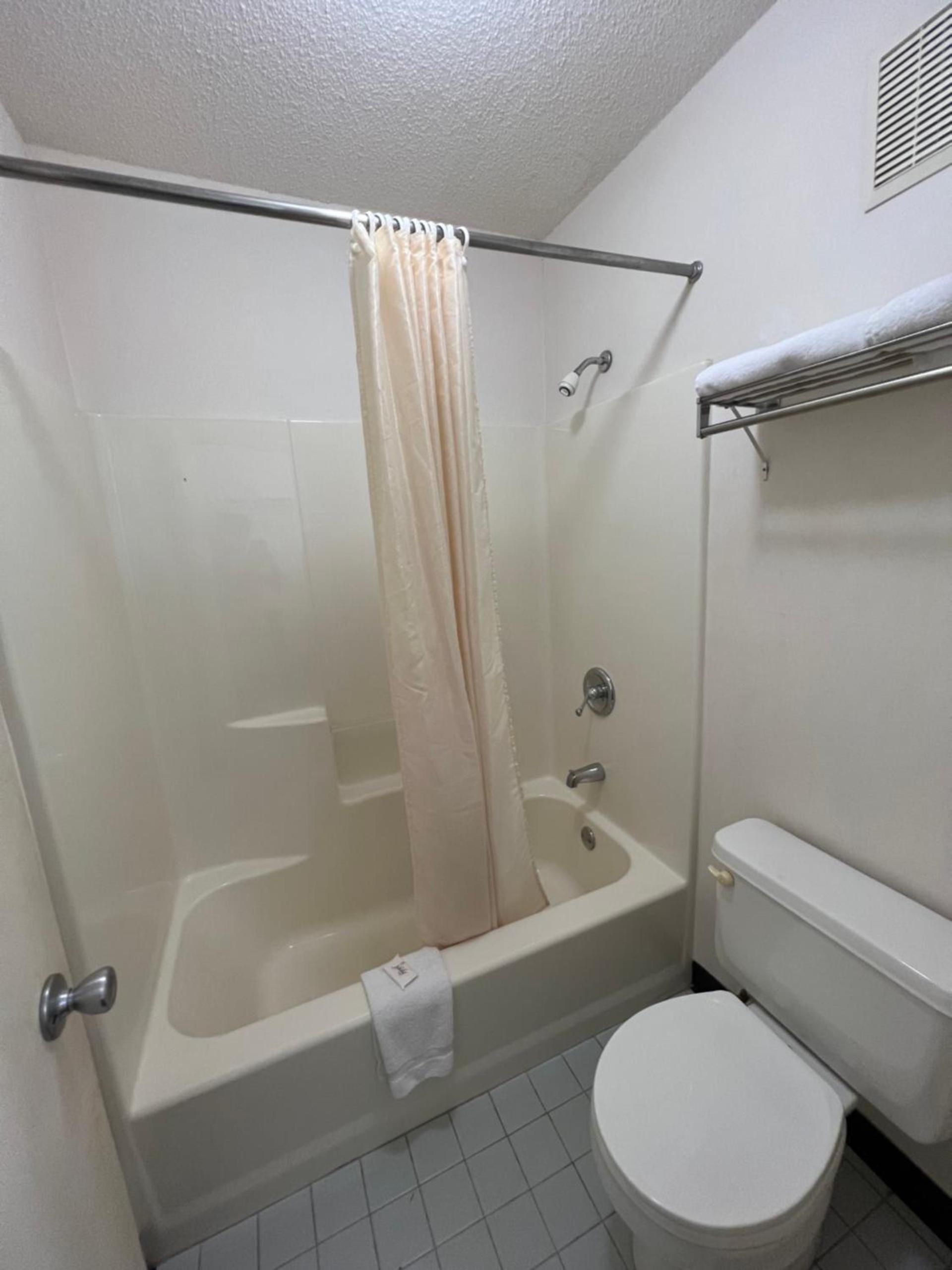 Garden Inn & Suites photo 19