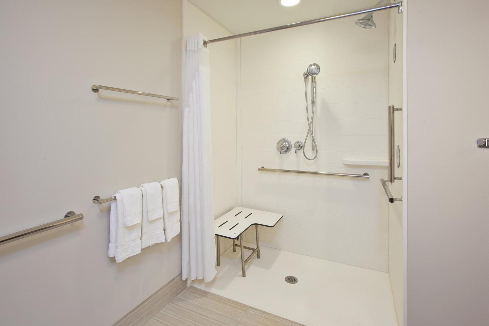 Holiday Inn Express and Suites South Hill by IHG photo 22