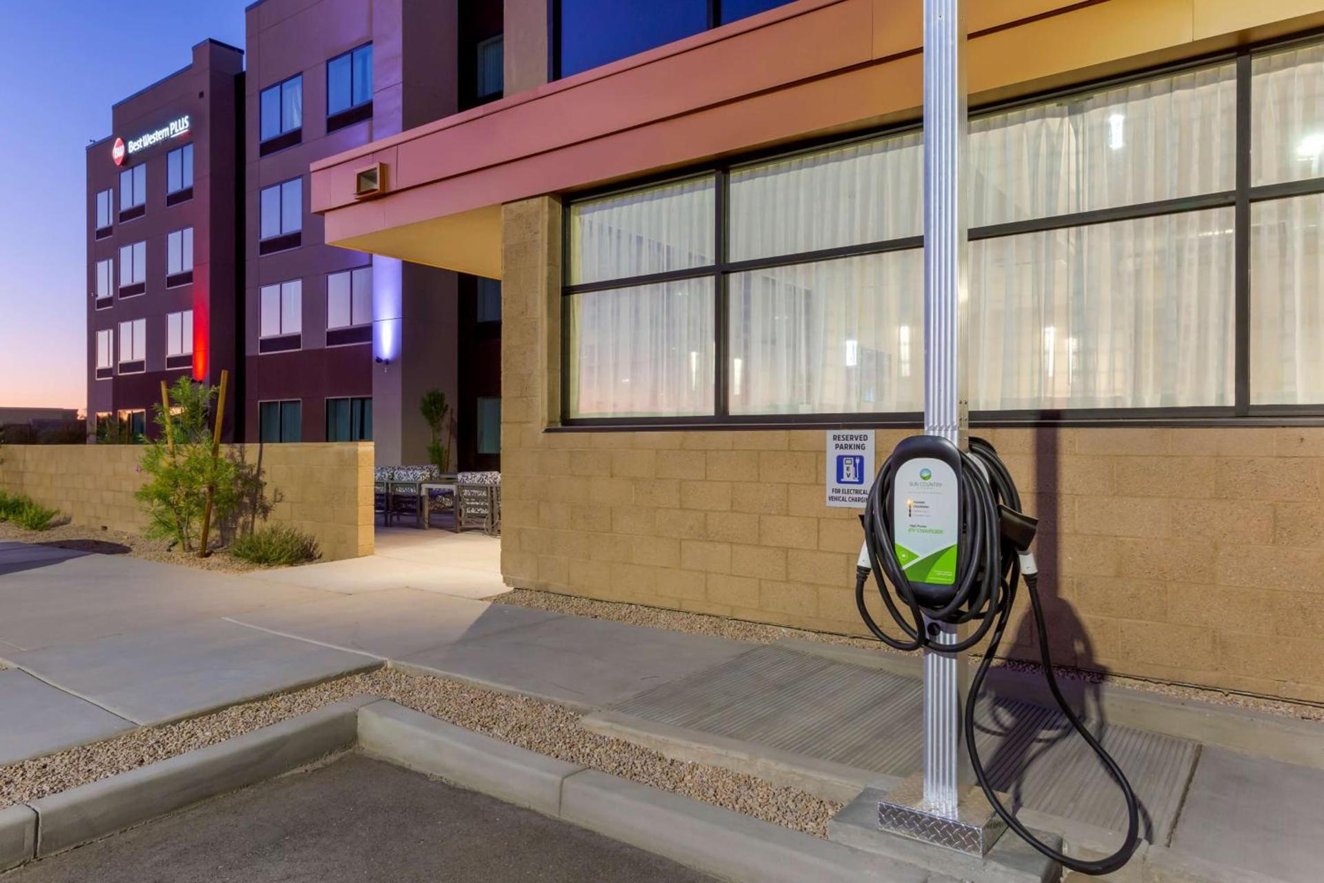 Best Western Plus Executive Residency Phoenix North Happy Valley photo 44