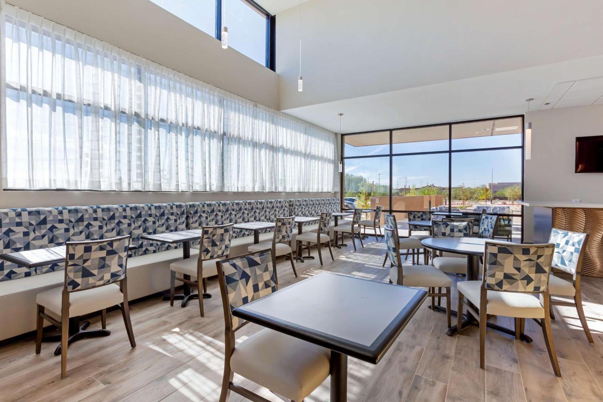 Best Western Plus Executive Residency Phoenix North Happy Valley photo 10