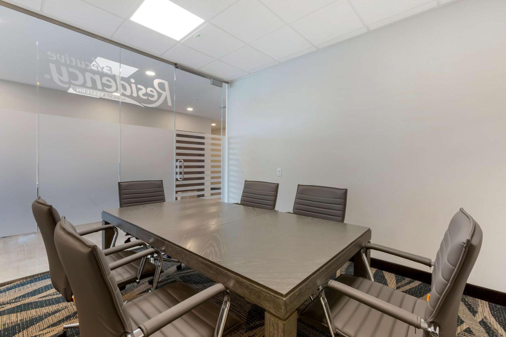 Best Western Plus Executive Residency Phoenix North Happy Valley photo 41