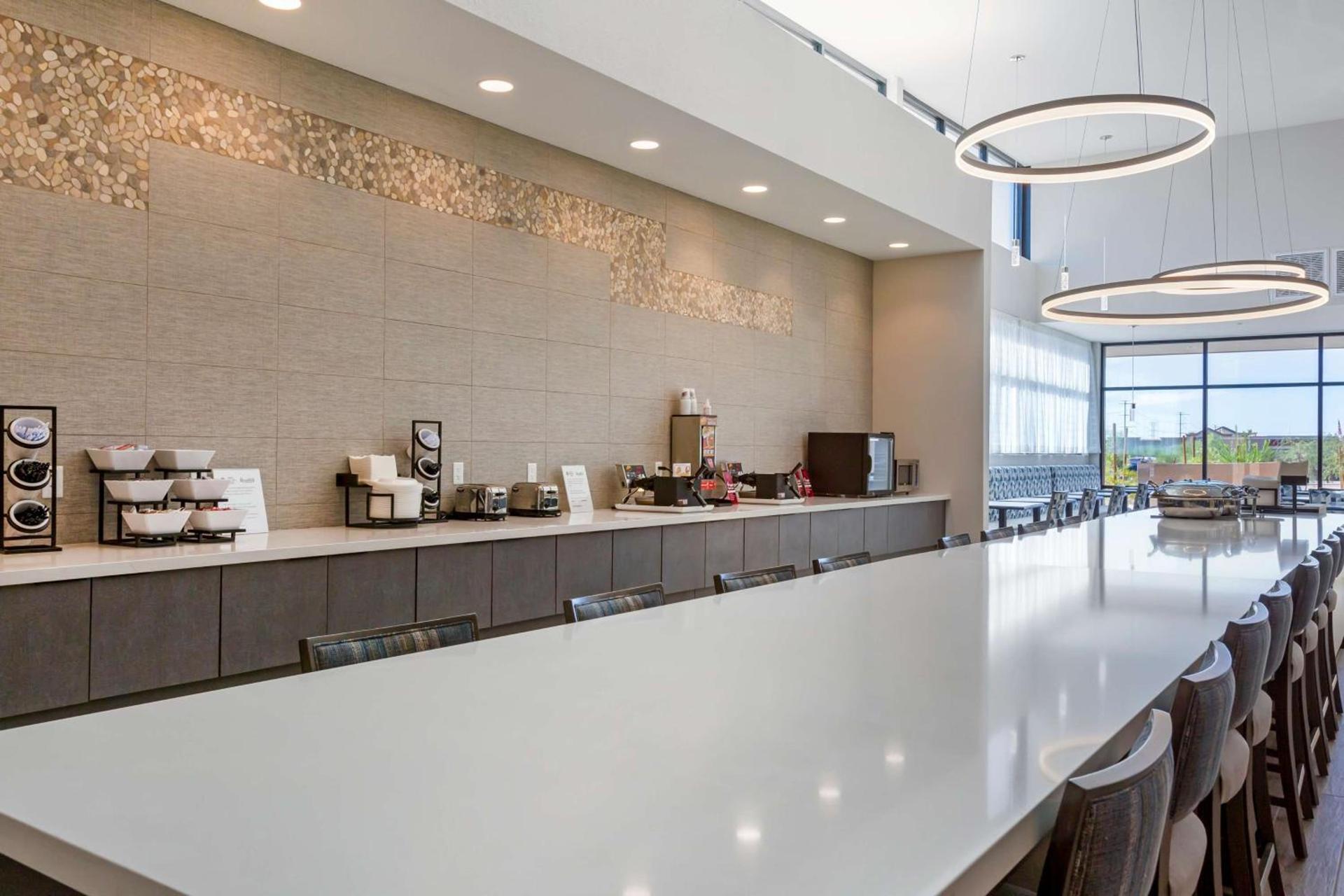 Best Western Plus Executive Residency Phoenix North Happy Valley photo 12