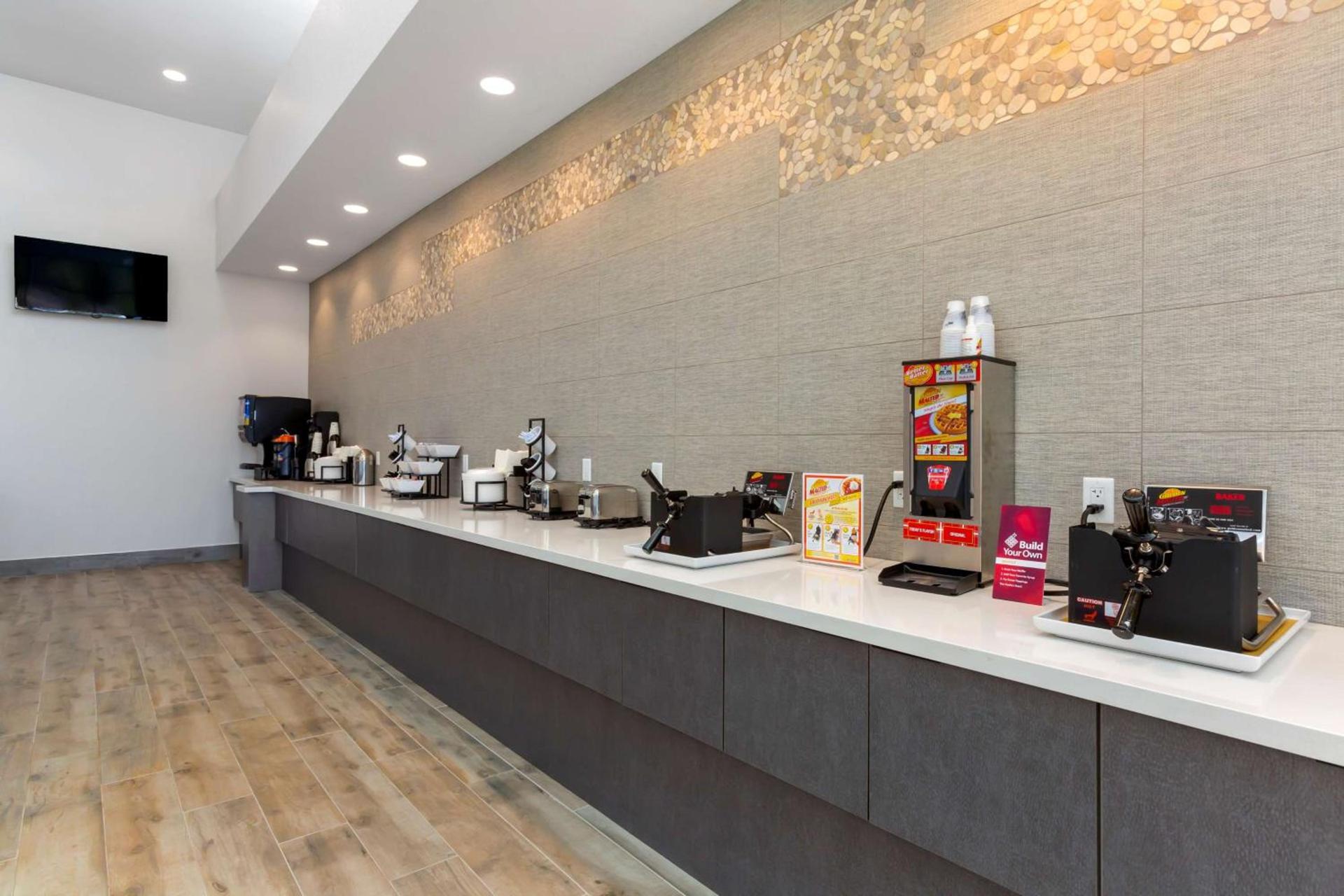 Best Western Plus Executive Residency Phoenix North Happy Valley photo 13
