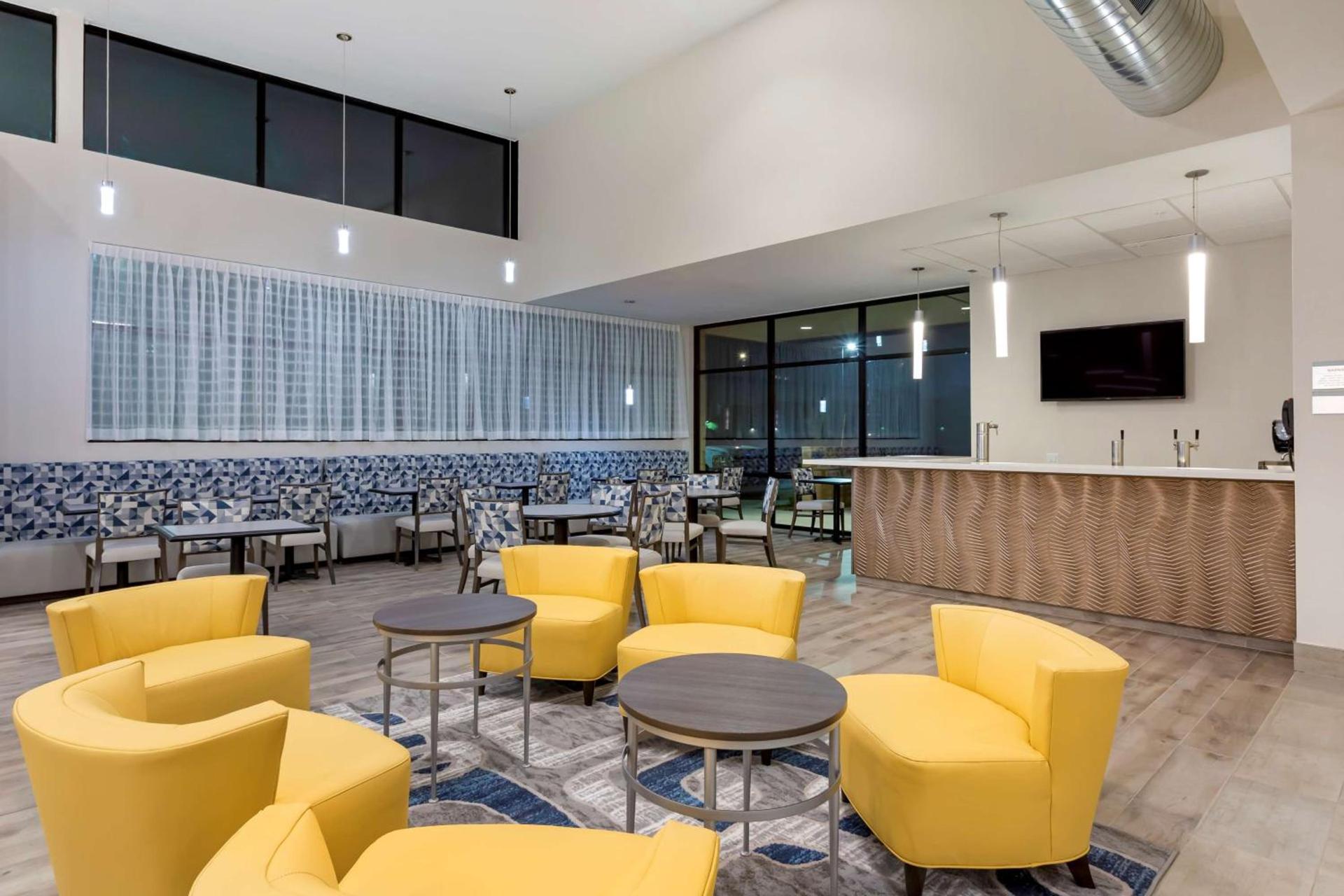 Best Western Plus Executive Residency Phoenix North Happy Valley photo 39
