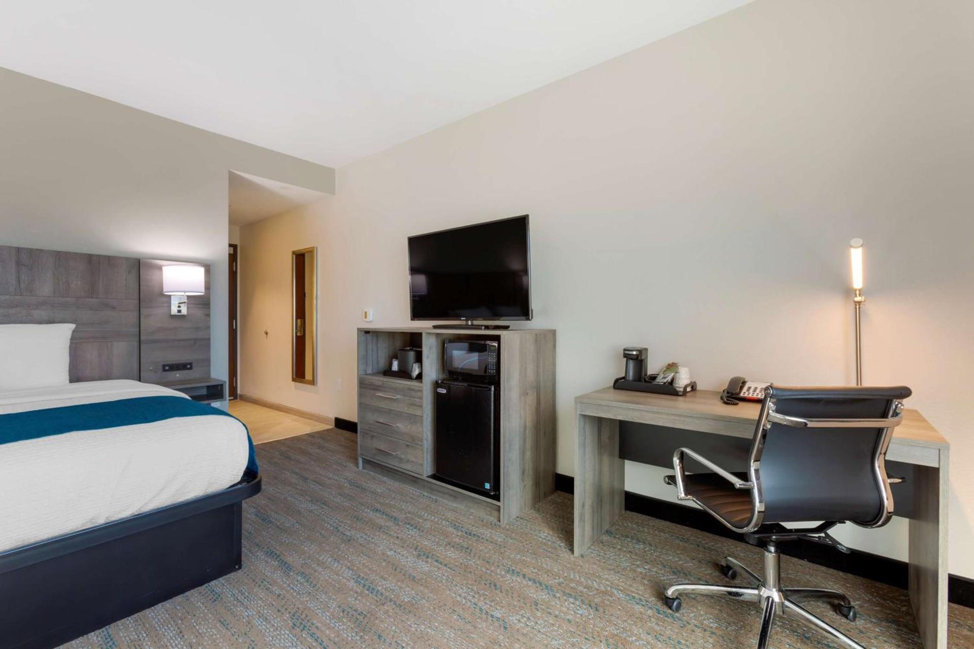 Best Western Plus Executive Residency Phoenix North Happy Valley photo 25