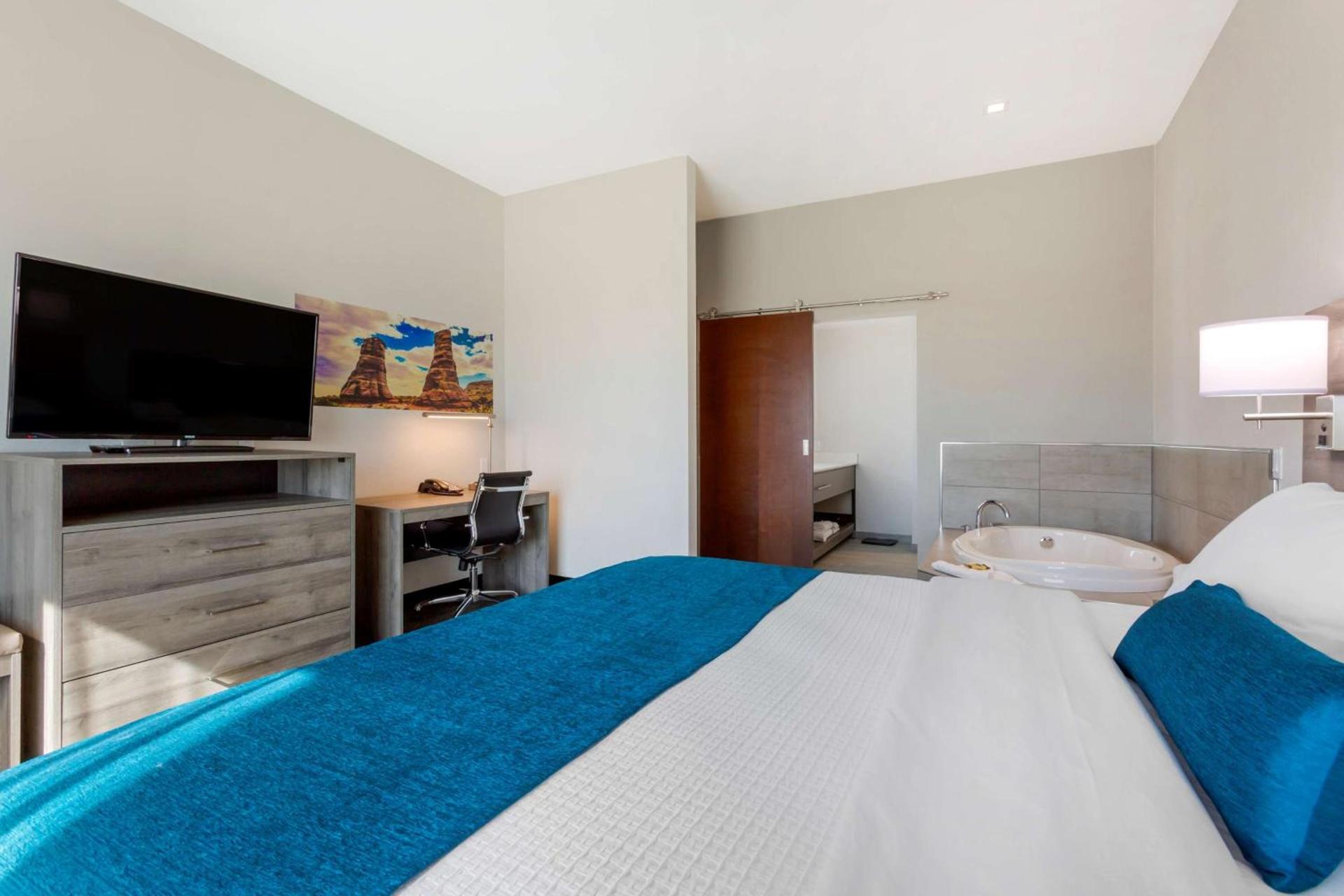 Best Western Plus Executive Residency Phoenix North Happy Valley photo 28