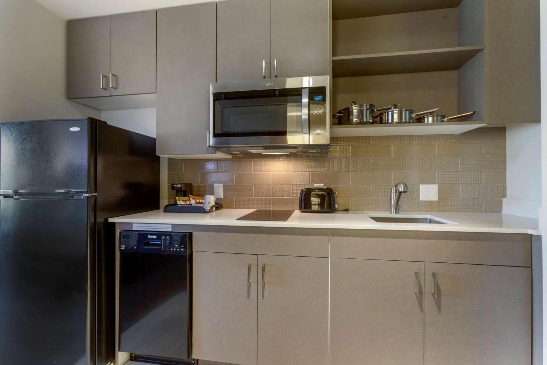 Best Western Plus Executive Residency Phoenix North Happy Valley photo 29