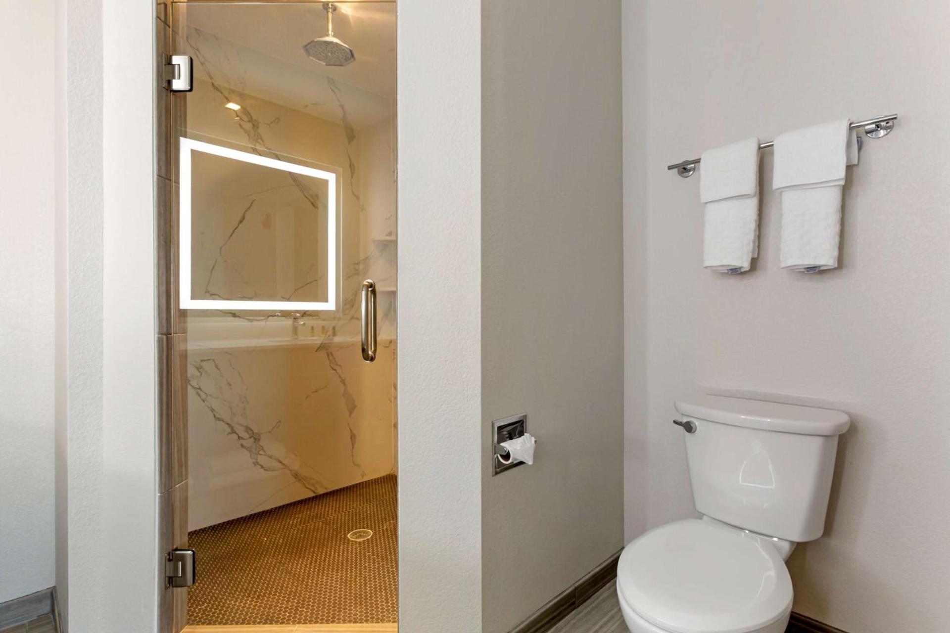 Best Western Plus Executive Residency Phoenix North Happy Valley photo 35