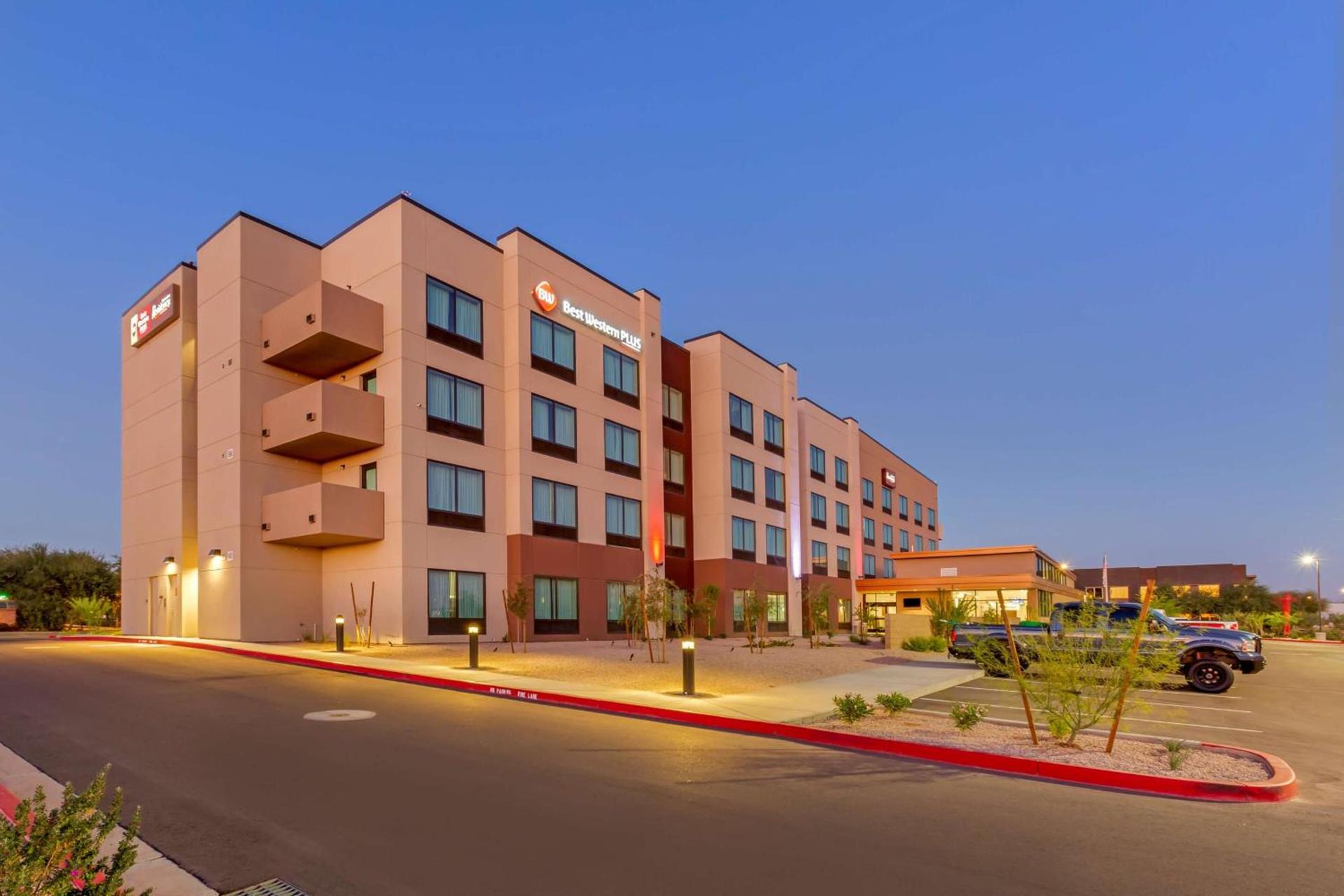 Best Western Plus Executive Residency Phoenix North Happy Valley photo 8