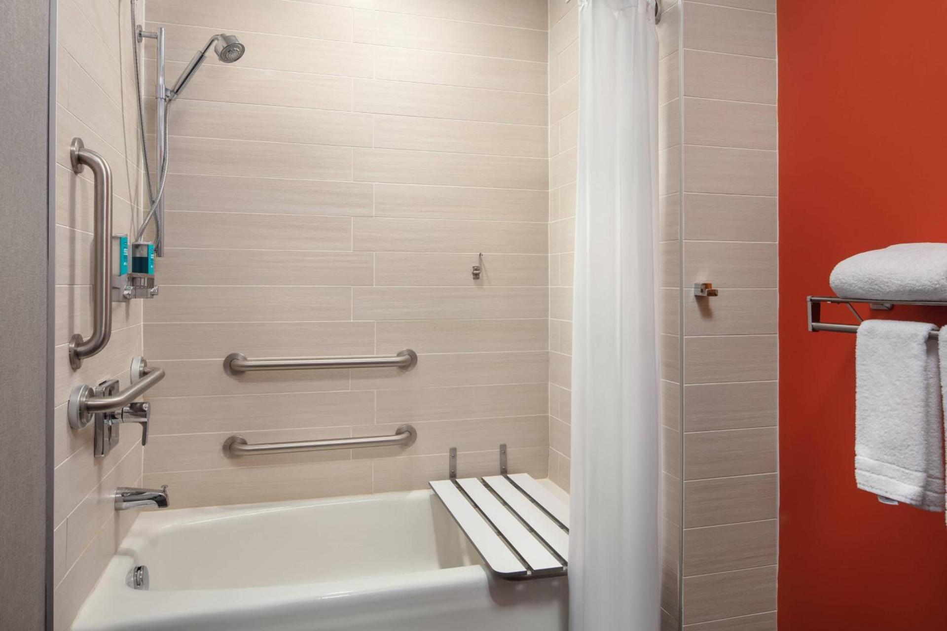 Aloft by Marriott Buffalo Airport photo 8