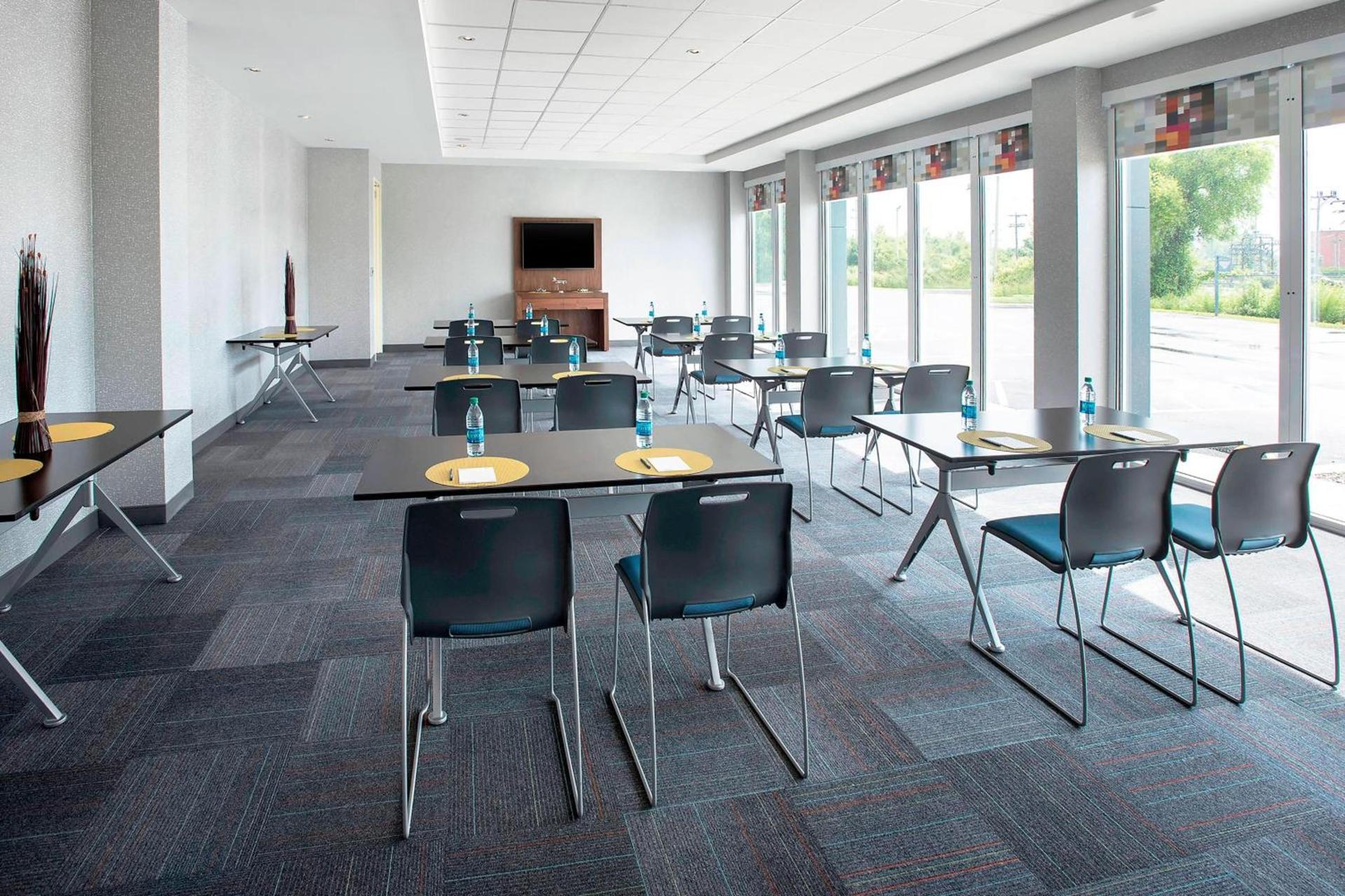 Aloft by Marriott Buffalo Airport photo 11
