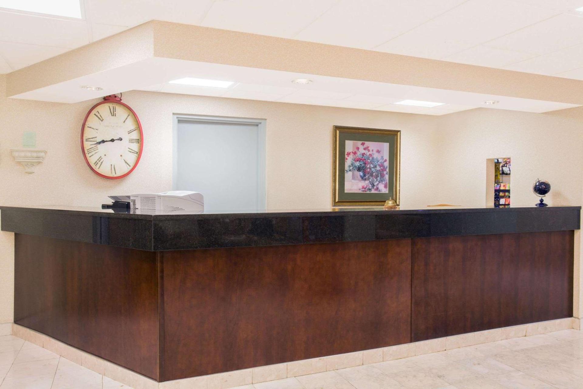 Ramada by Wyndham Angola/Fremont Area photo 3
