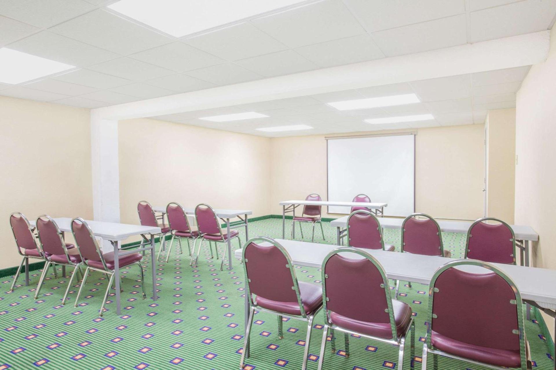 Ramada by Wyndham Angola/Fremont Area photo 14