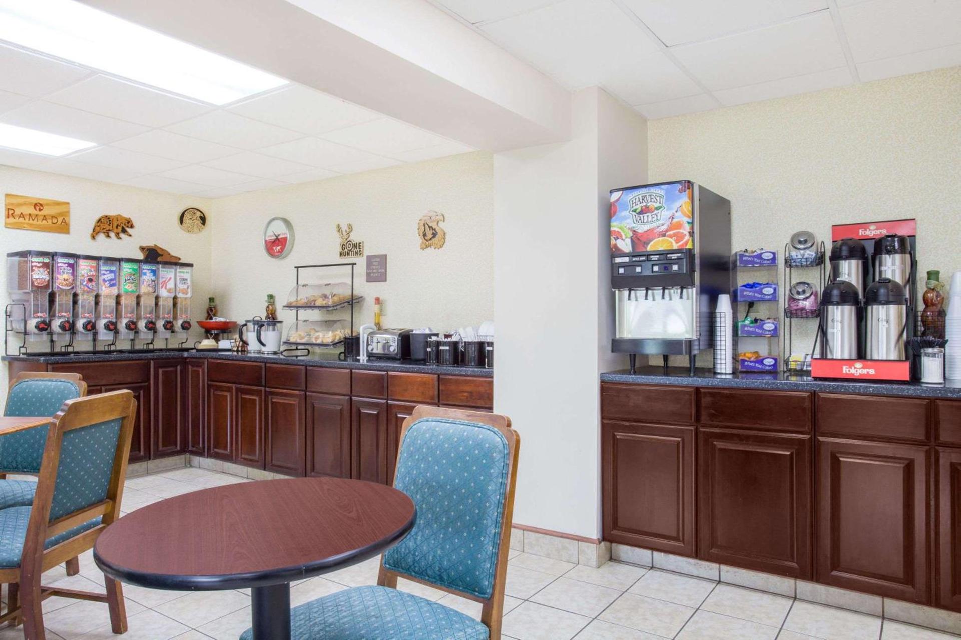 Ramada by Wyndham Angola/Fremont Area photo 16