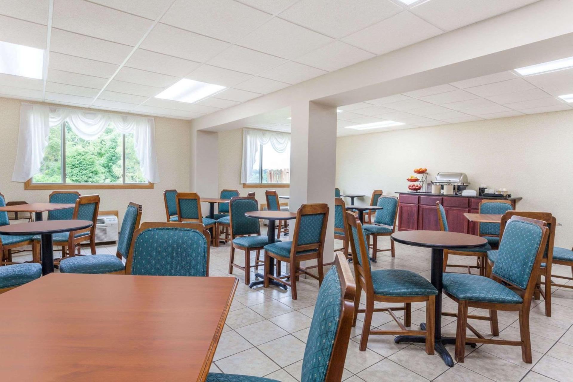 Ramada by Wyndham Angola/Fremont Area photo 20