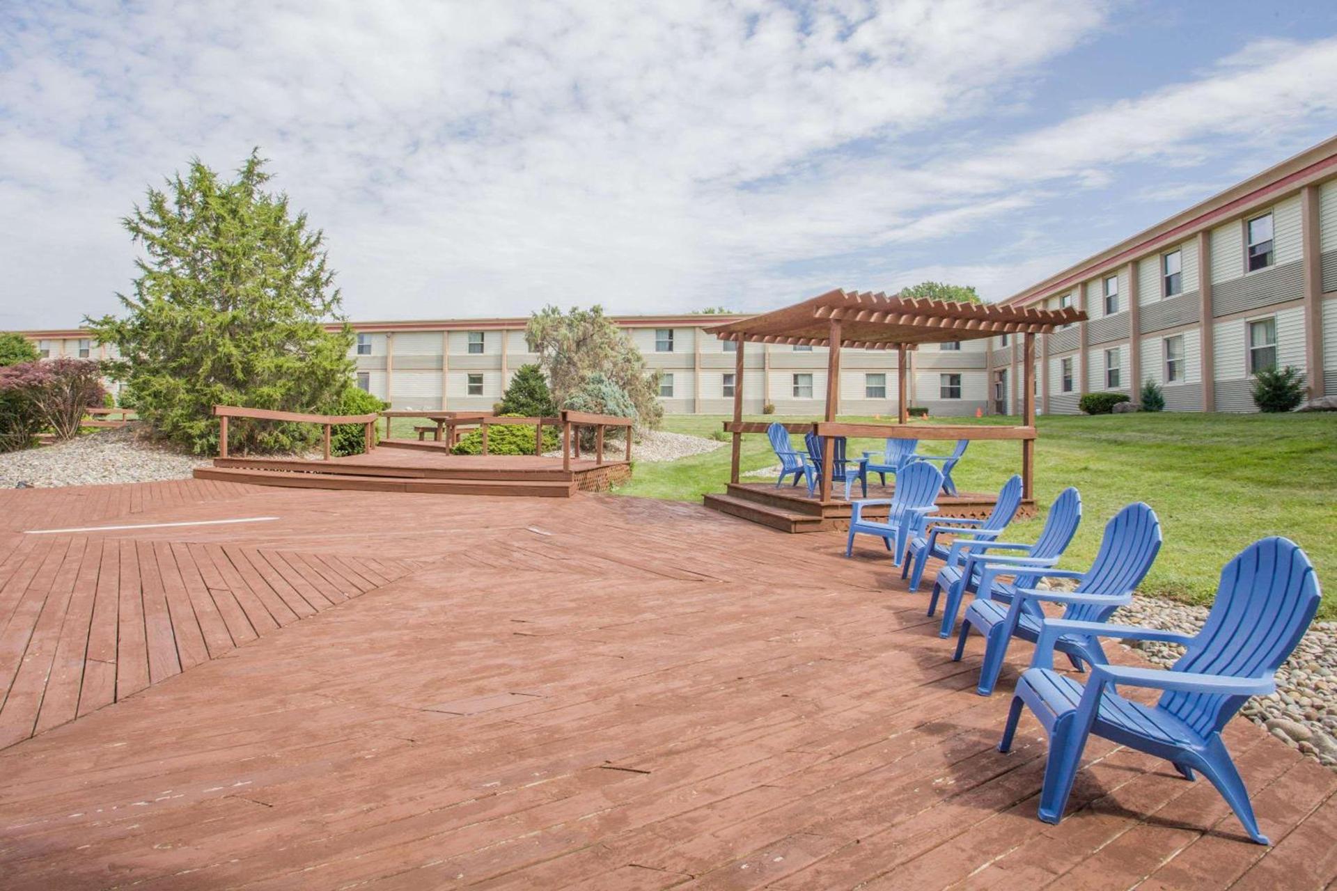 Ramada by Wyndham Angola/Fremont Area photo 21