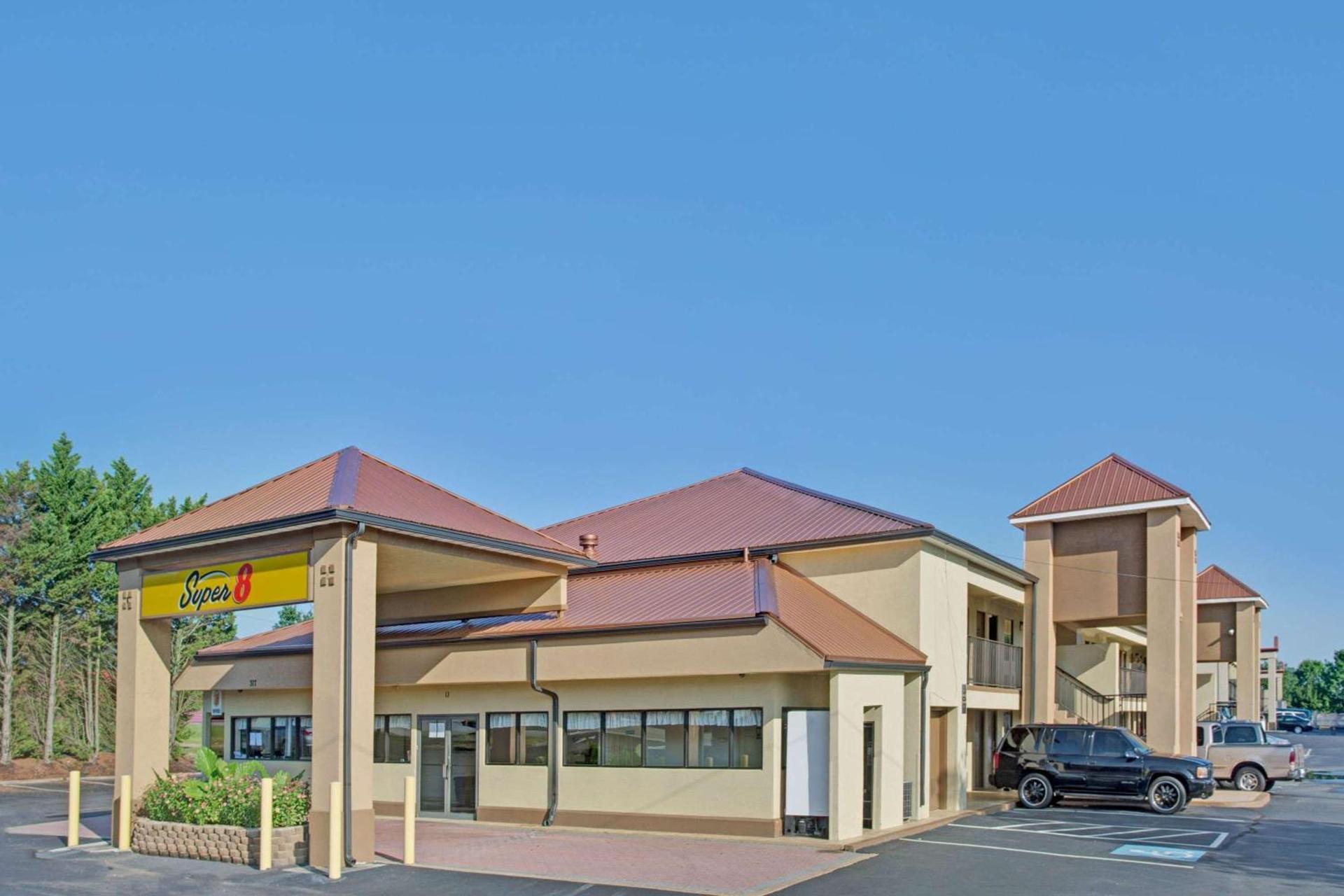 Super 8 by Wyndham Suwanee photo 3