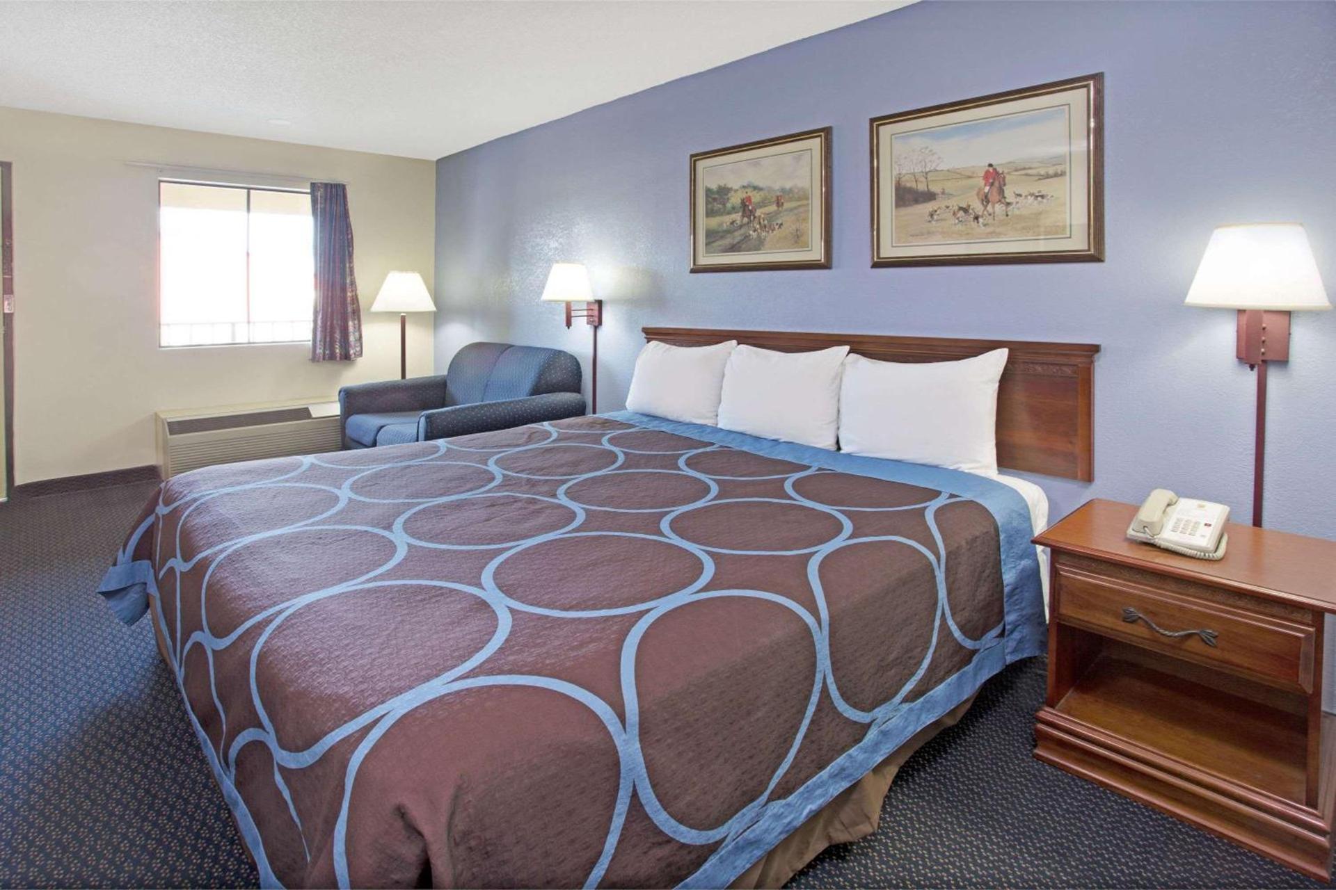 Super 8 by Wyndham Suwanee photo 8