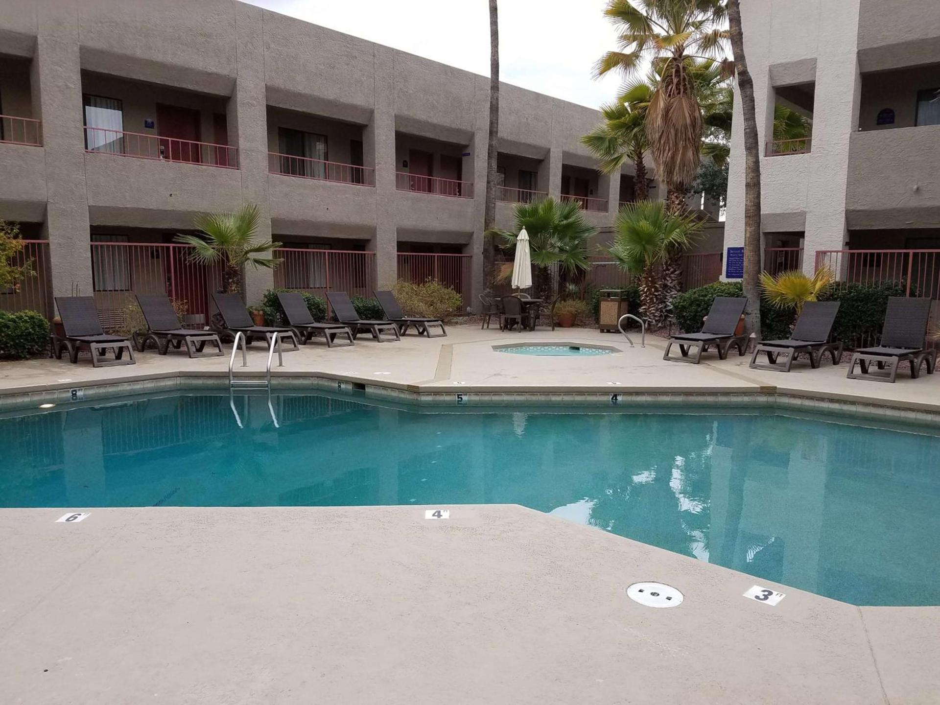 Best Western InnSuites Tucson Foothills Hotel & Suites photo 8