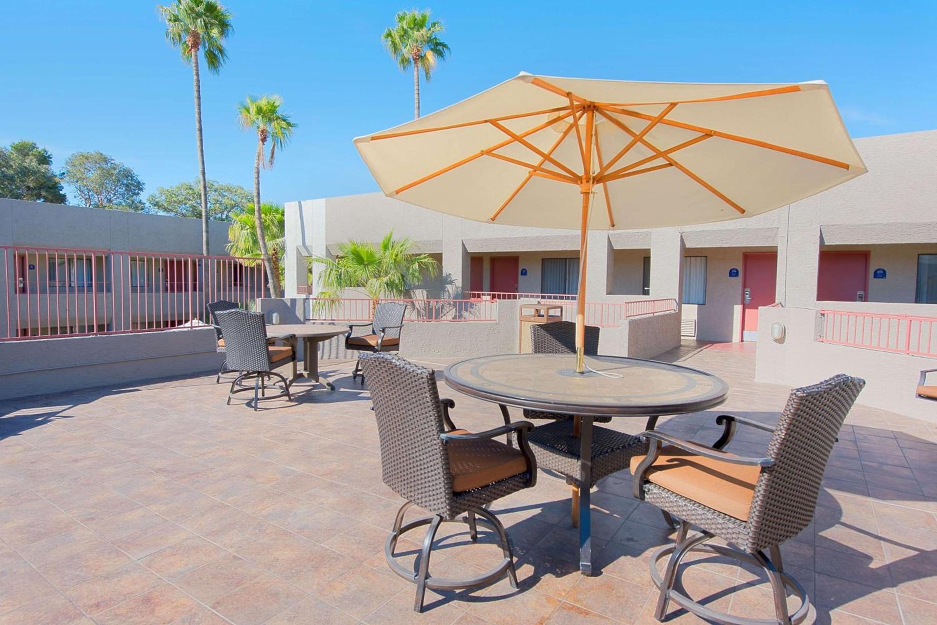 Best Western InnSuites Tucson Foothills Hotel & Suites photo 9